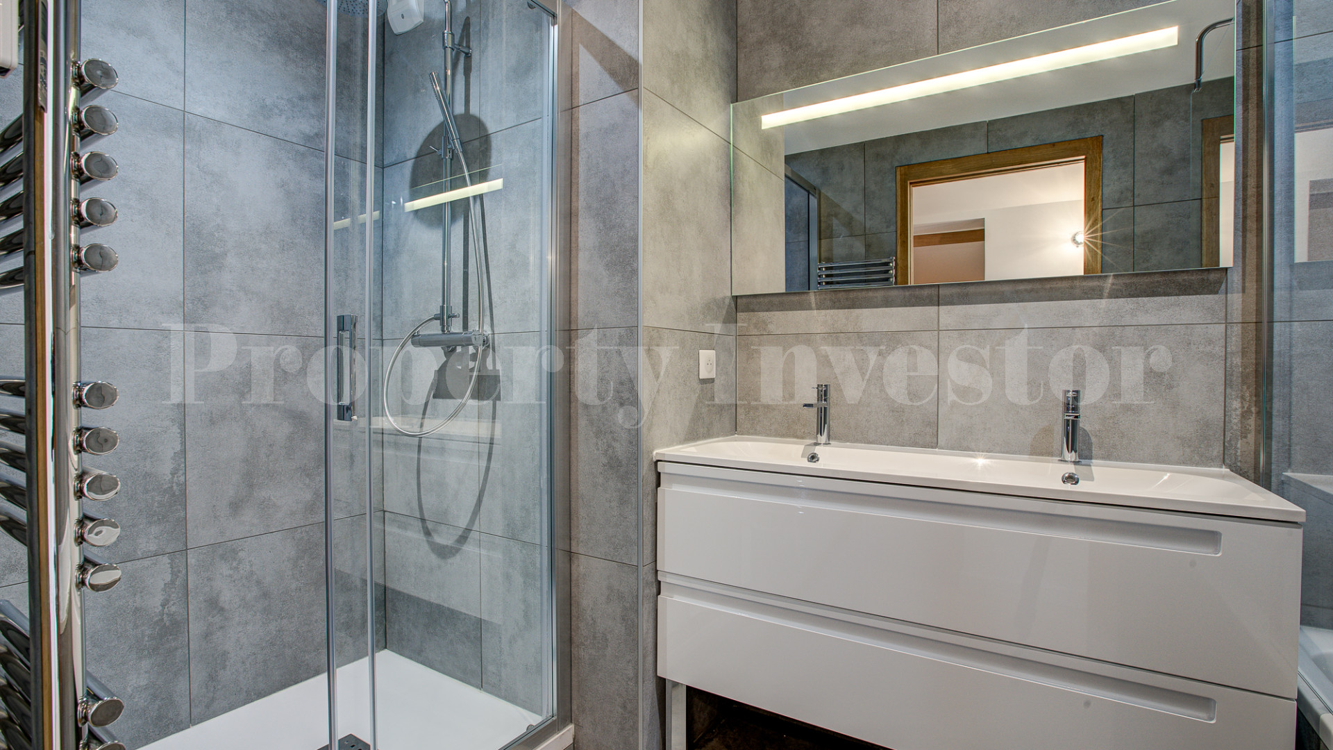 Spacious 4 Bedroom Luxury Mountain & Lake View Penthouse for Sale in Chamonix-Mont-Blanc, France