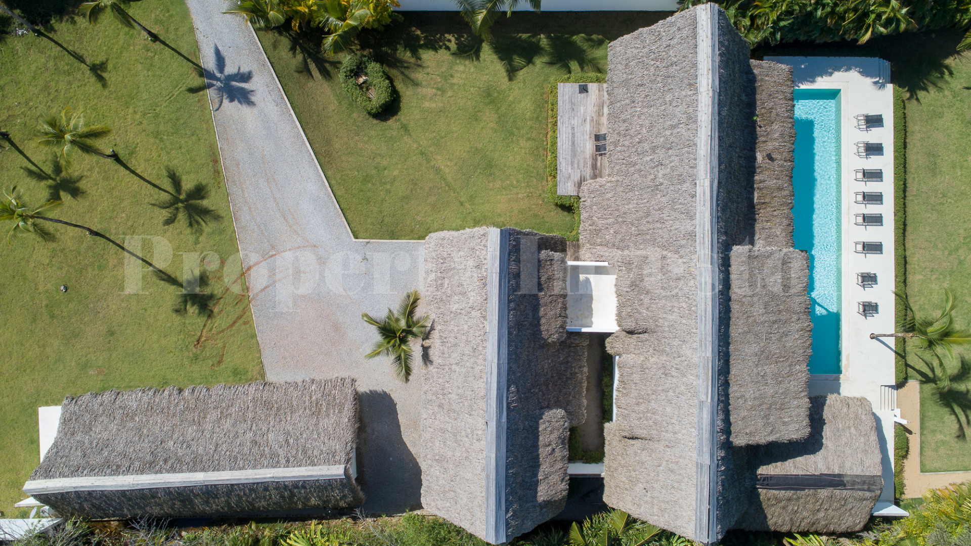 Изумительная вилла с 8 спальнями прямо на берегу Плайя Косон