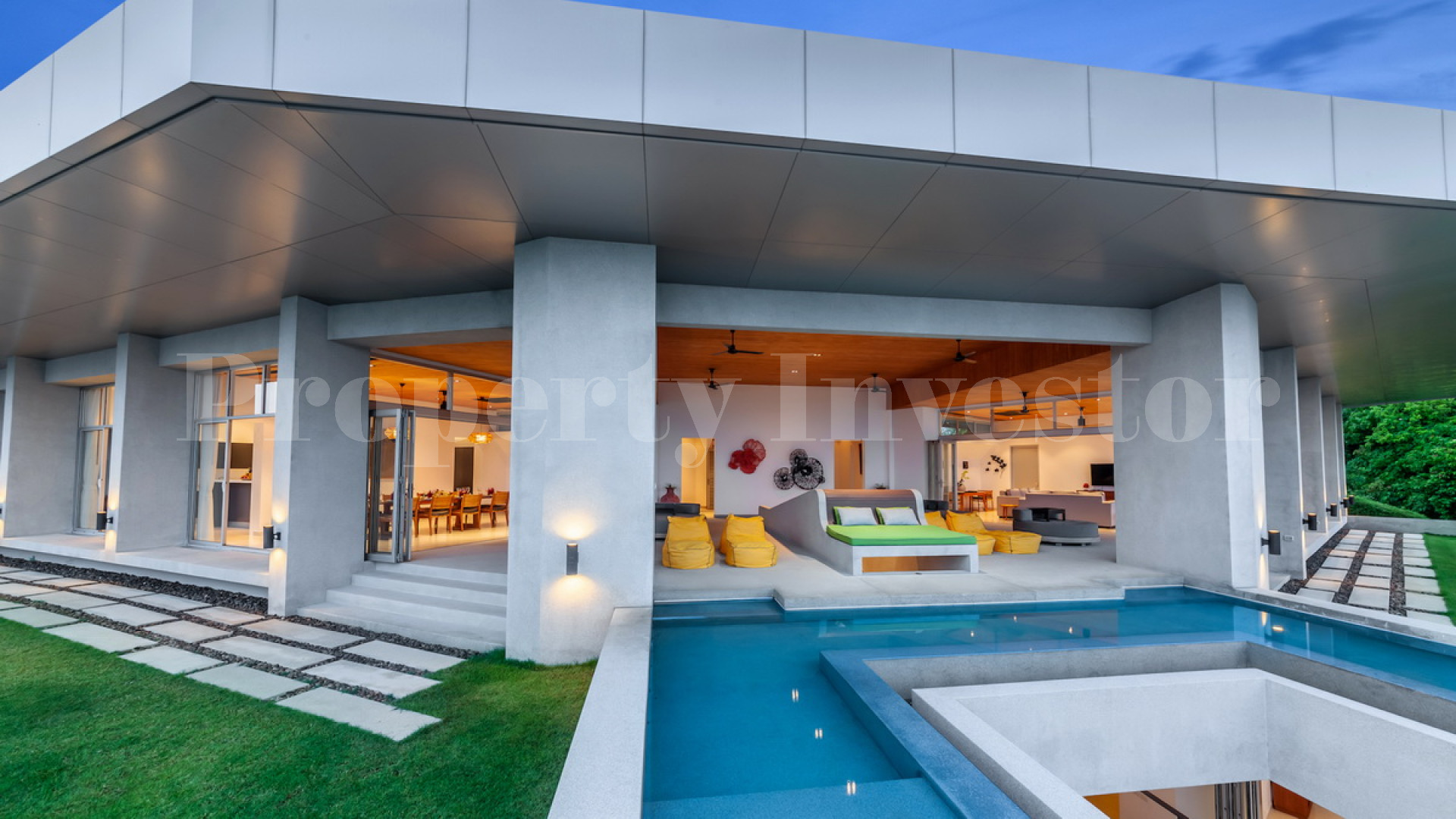 Неповторимая роскошная современная дизайнерская вилла в минималистическом стиле на 5 спален с изумительным выступающим инфинити бассейном на Пхукете