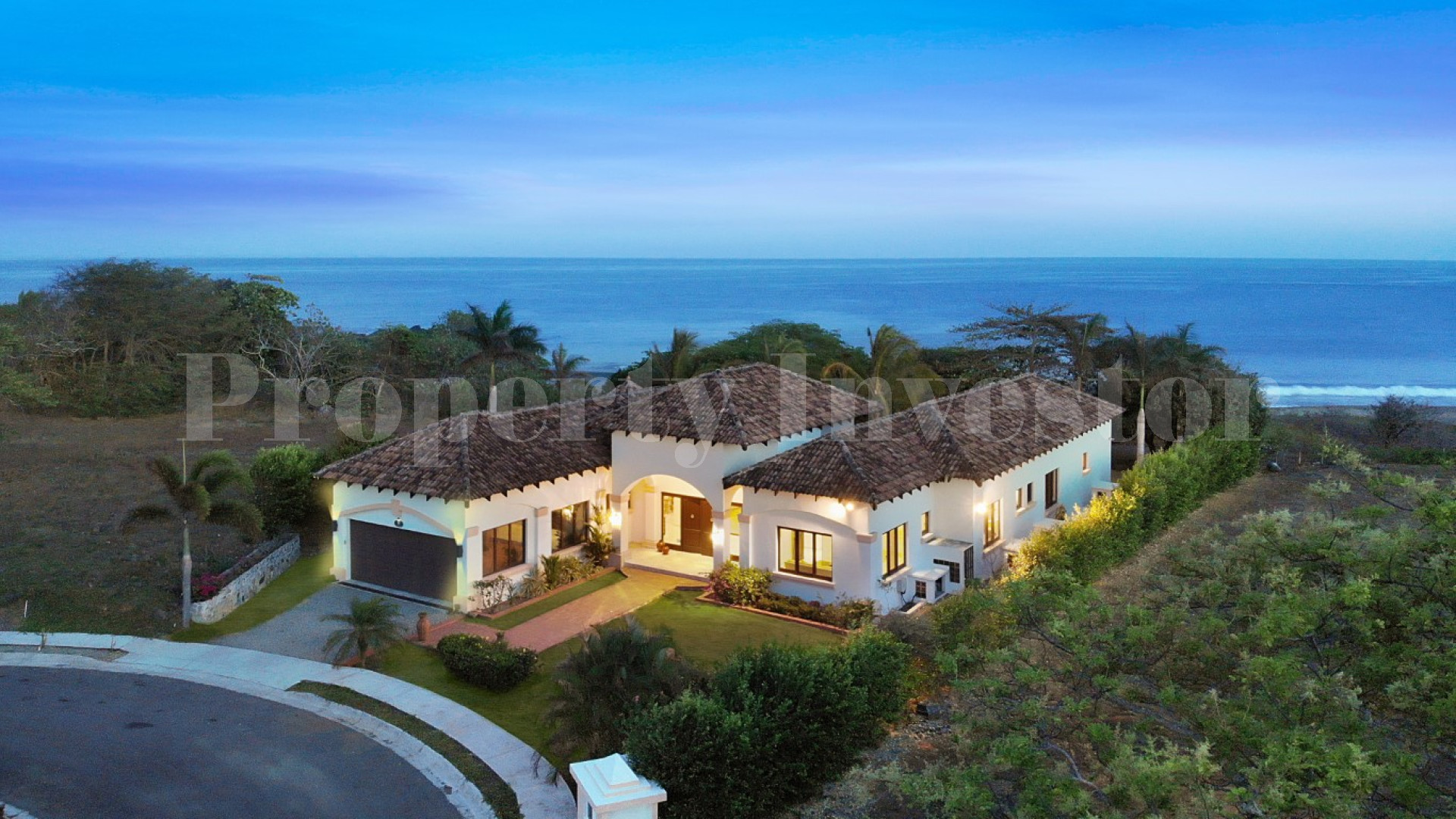 Elegant 4 Bedroom Beachfront Estate for Sale in Pedasi, Panama