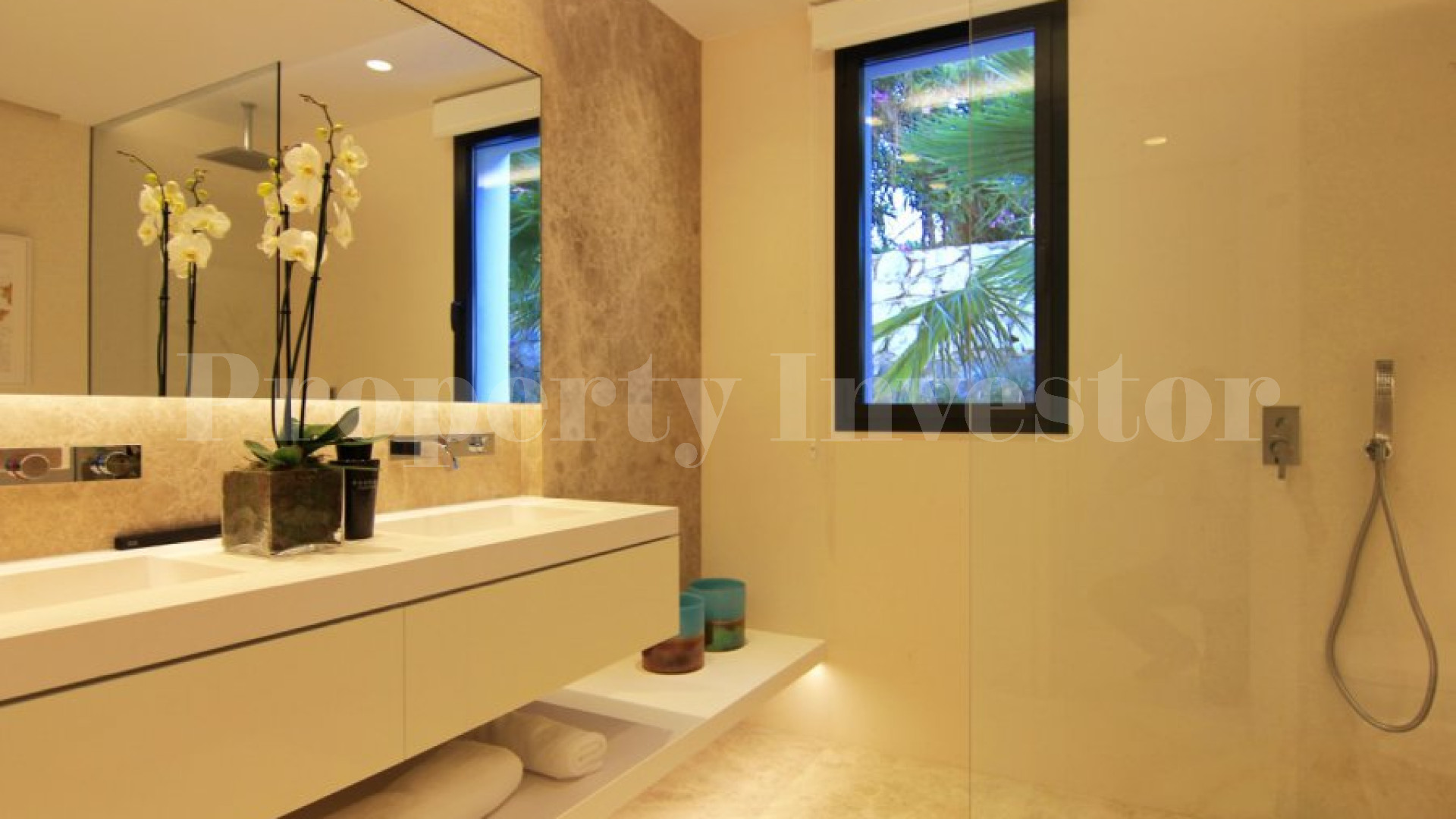 Продаётся красивая дизайнерская вилла с 4 спальнями в Нуэва Андалусия, Марбелья