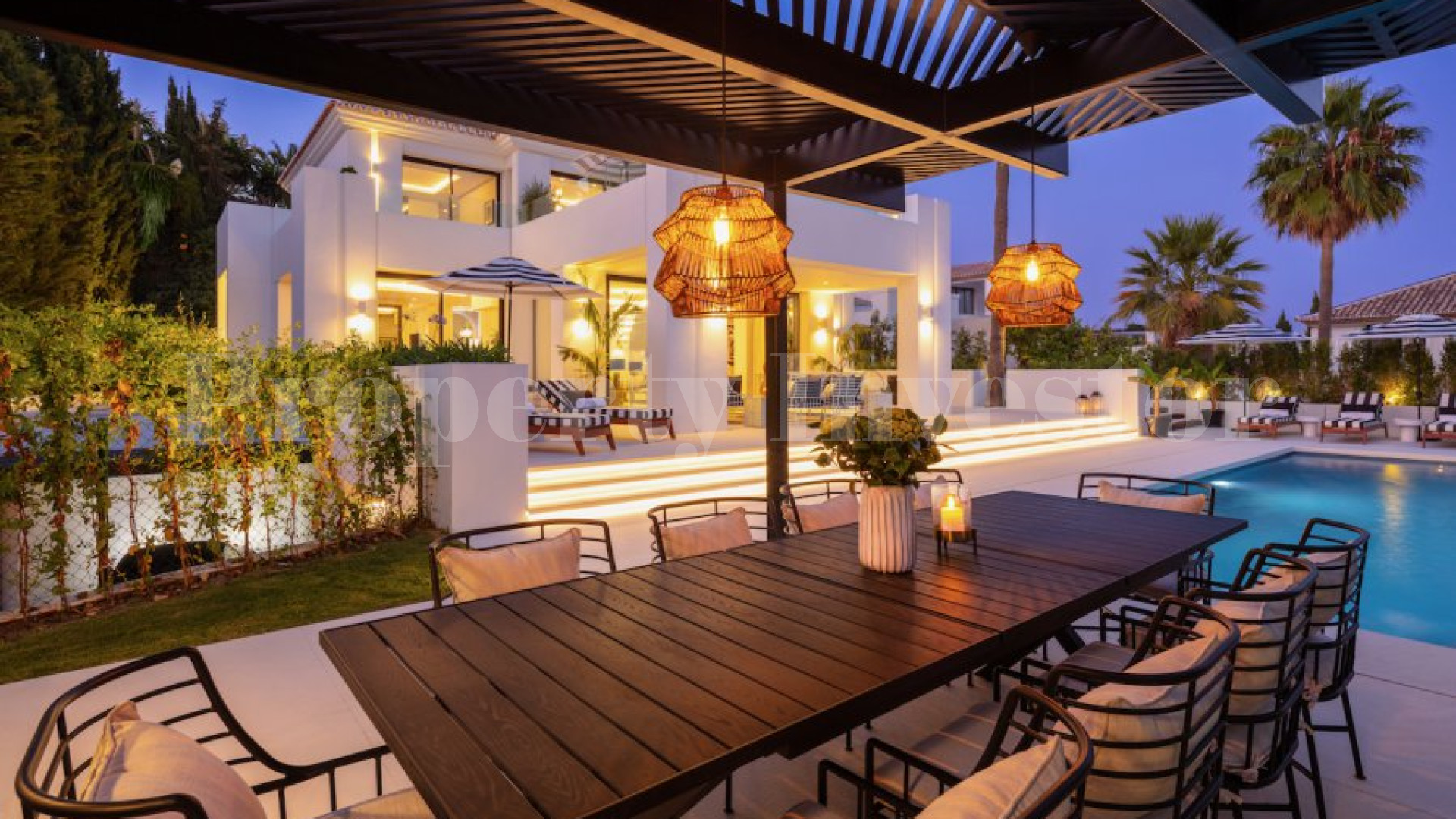 Красивая дизайнерская вилла с 5 спальнями в Нуэва Андалусия