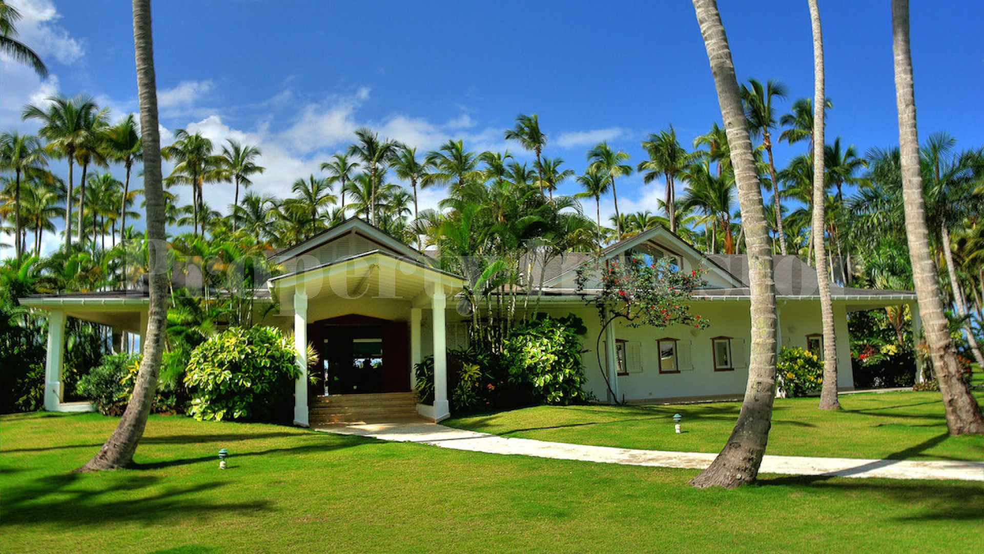 Самая восхитительная и роскошная вилла с 4 спальнями в Лас Терренас