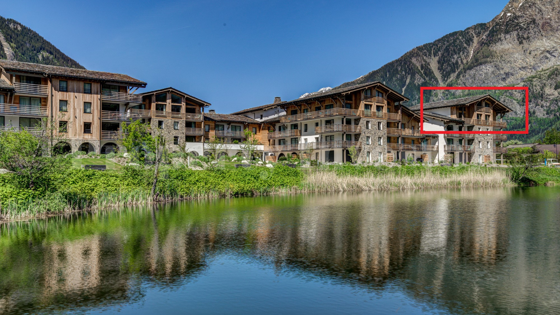Spacious 4 Bedroom Luxury Mountain & Lake View Penthouse for Sale in Chamonix-Mont-Blanc, France