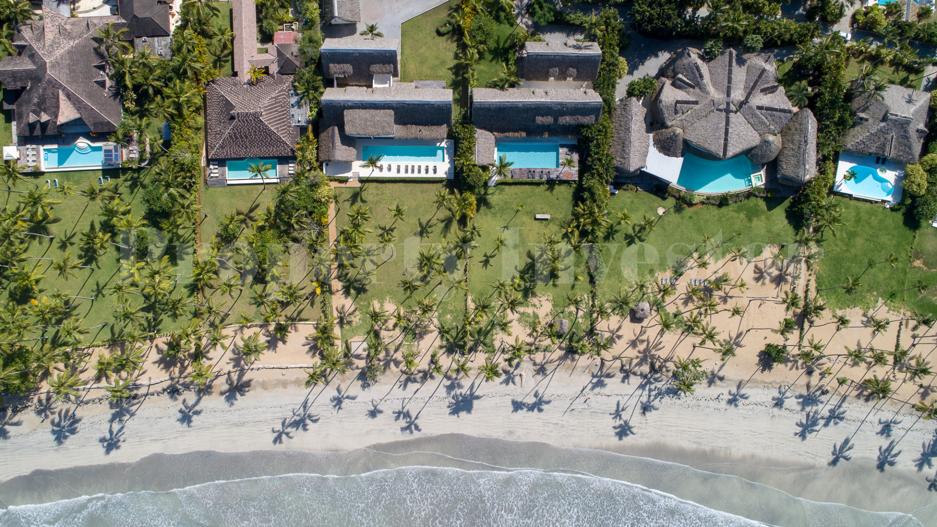 Изумительная вилла с 8 спальнями прямо на берегу Плайя Косон