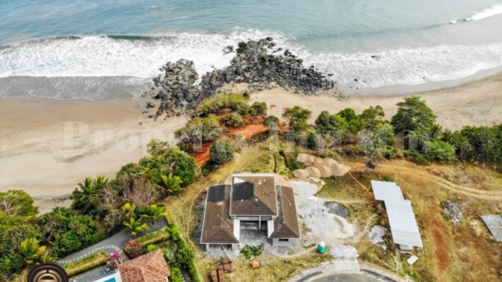 Незавершенное строительство дома на 3 спальни на берегу пляжа в Педасе, Панама