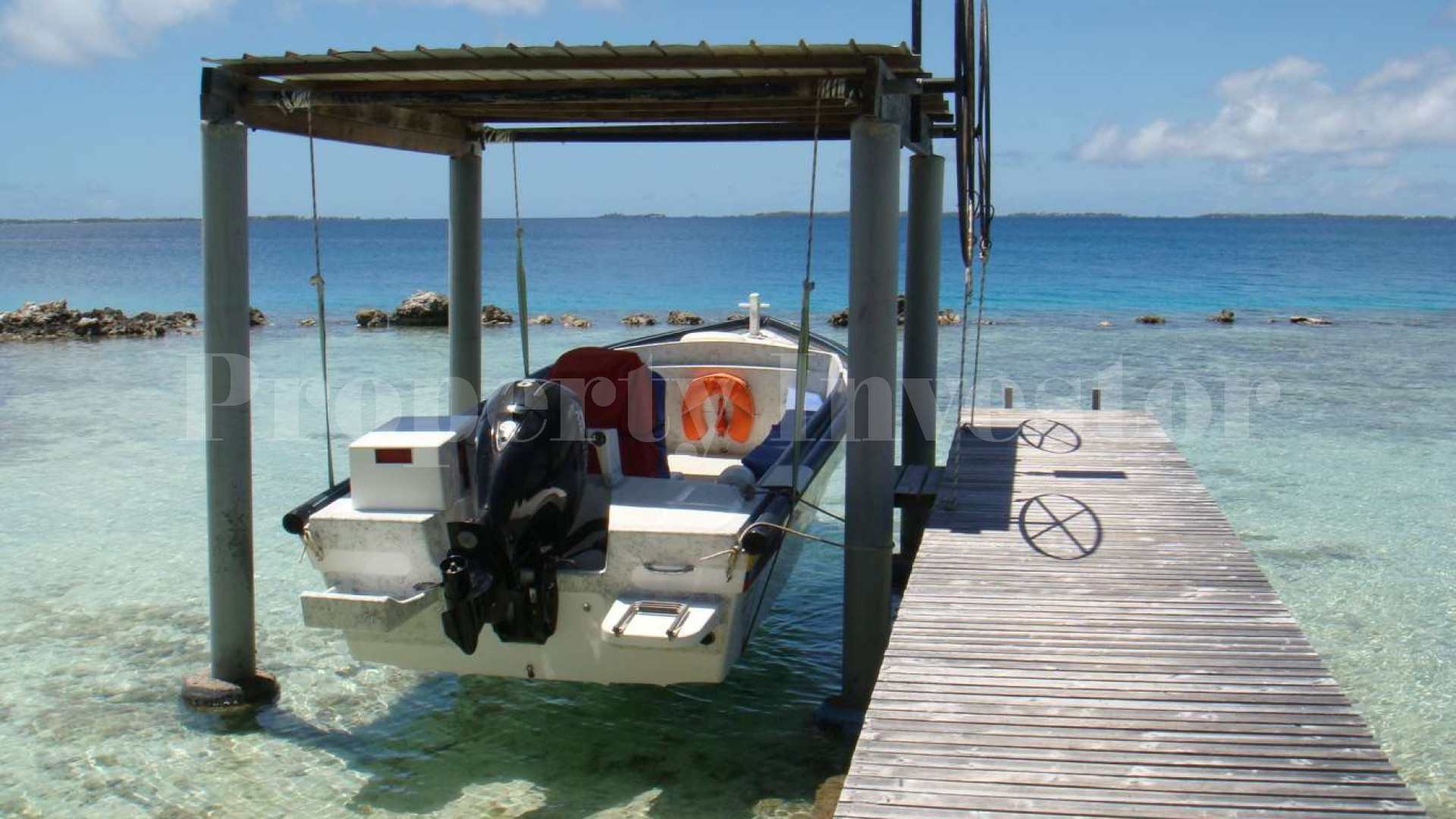 3.36 Hectare Private Boutique Island Retreat with 5 Bungalows in French Polynesia