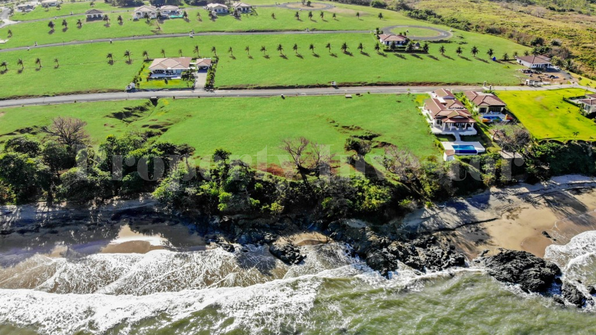 Gorgeous 1,576 m² Beachfront Freehold Lot for Sale in Pedasi, Panama