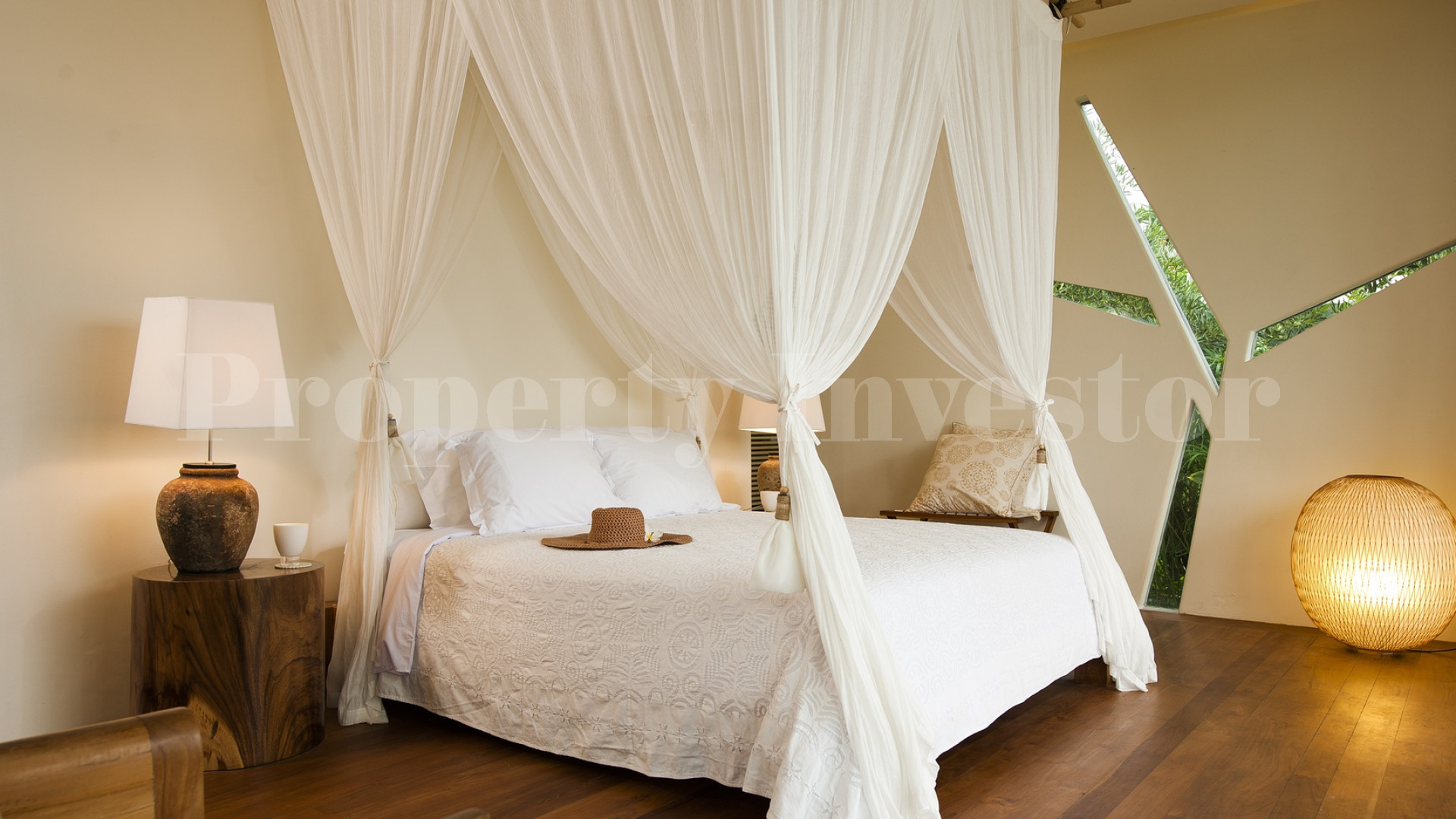 Шикарная вилла с 3 спальнями на побережье в Танах-Лот, Табанан, Бали