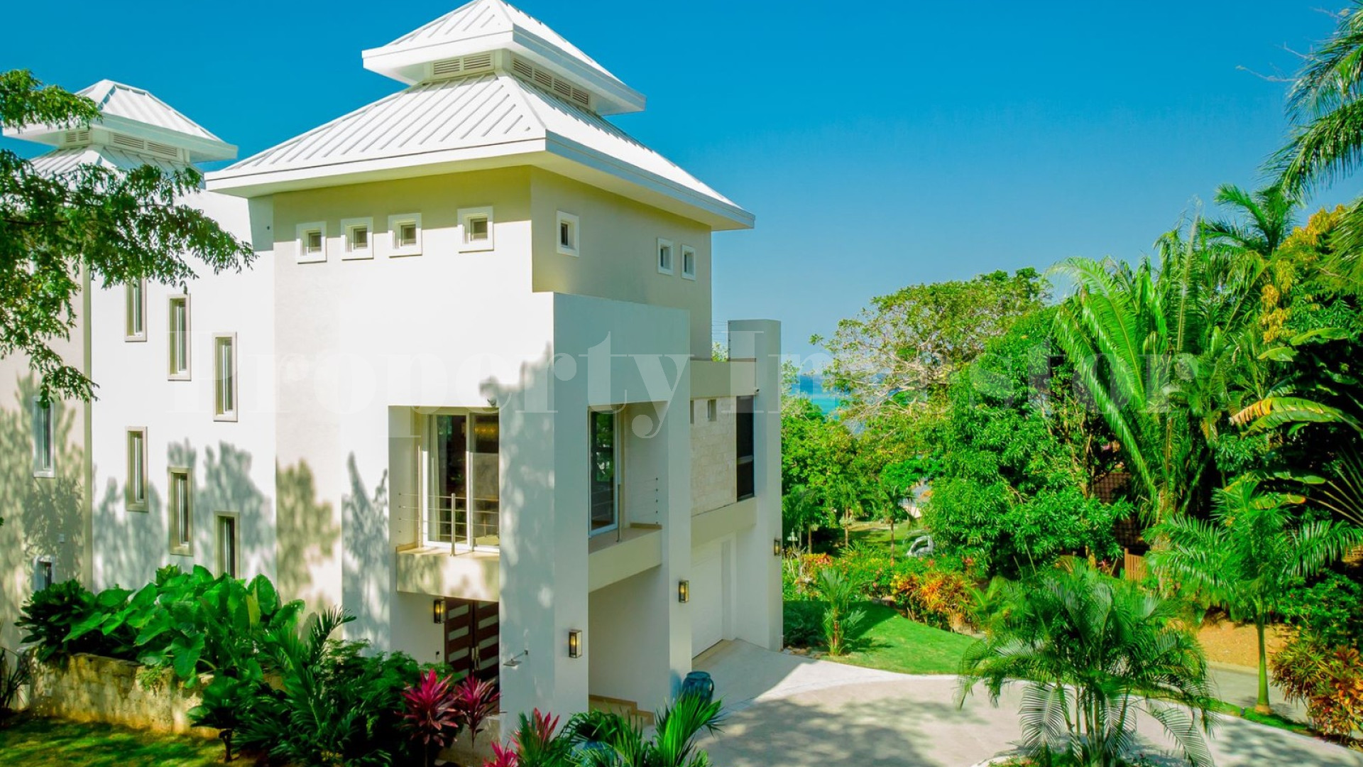 One-of-a-Kind 4 Bedroom Luxury Oceanview Designer Villa for Sale in Roatán, Honduras