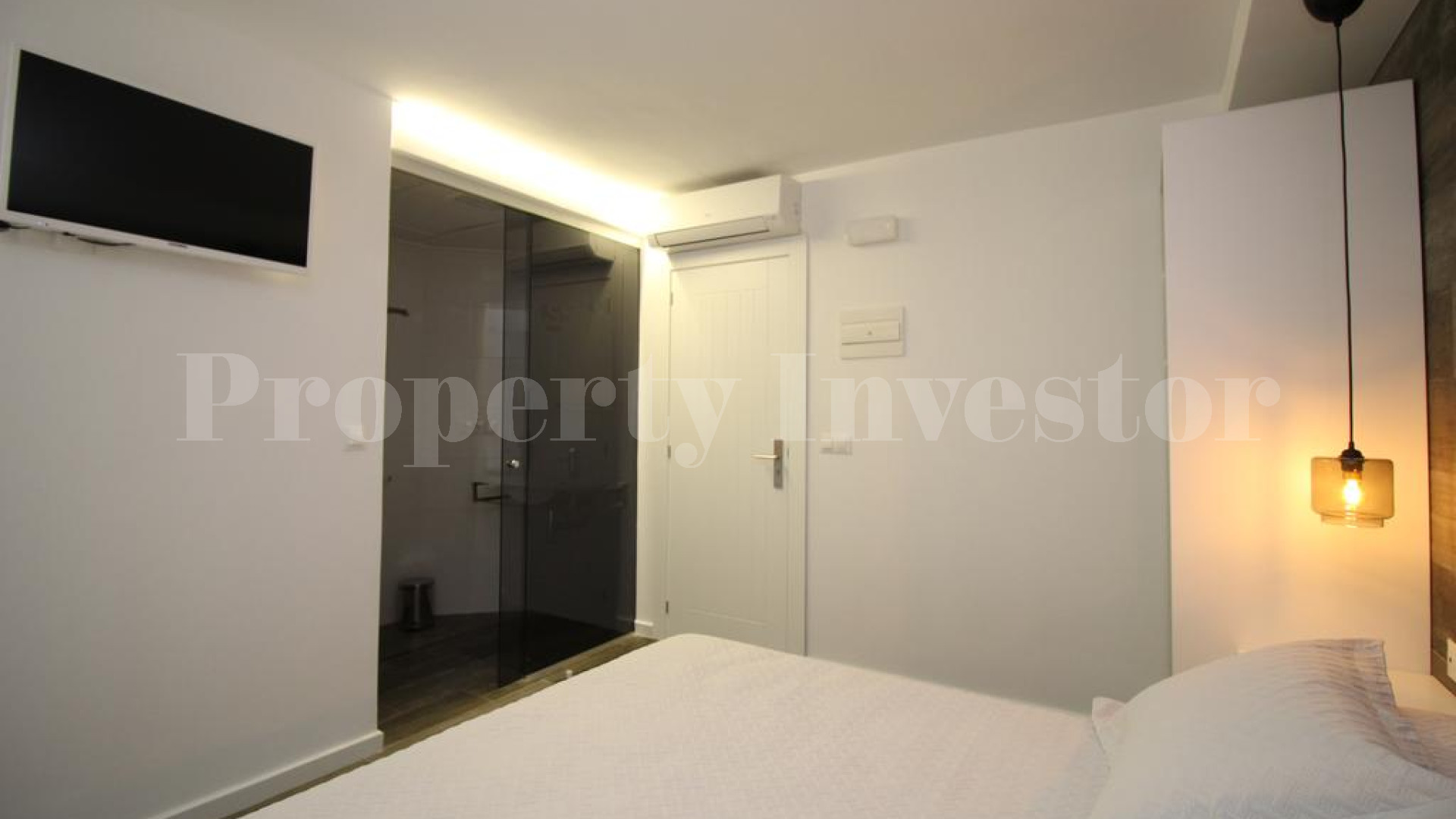 Comfortable 6 Double Bedroom Hotel for Sale in Santa Pola, Spain