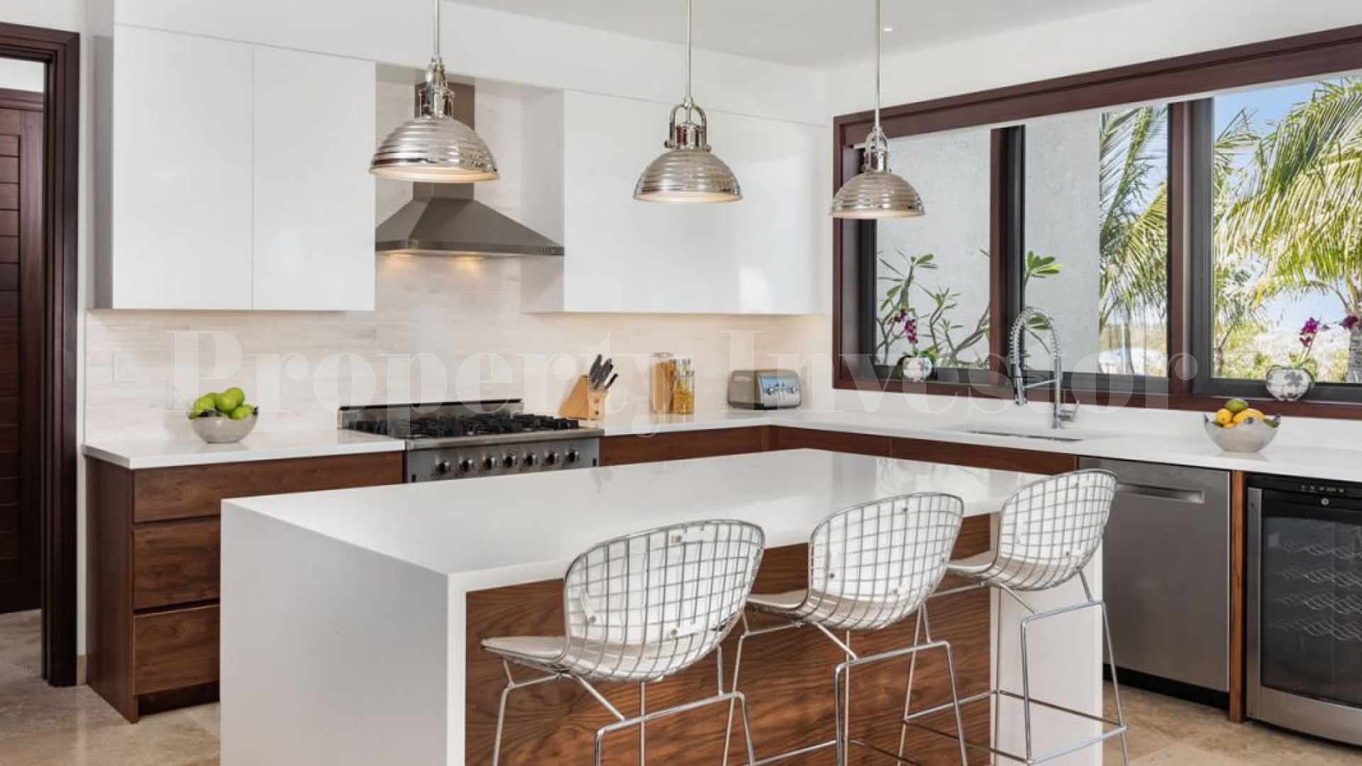 Уникальная вилла с 4 спальнями с видом на океан и панорамным видом на 360 градусов в Тёркс и Кайкос