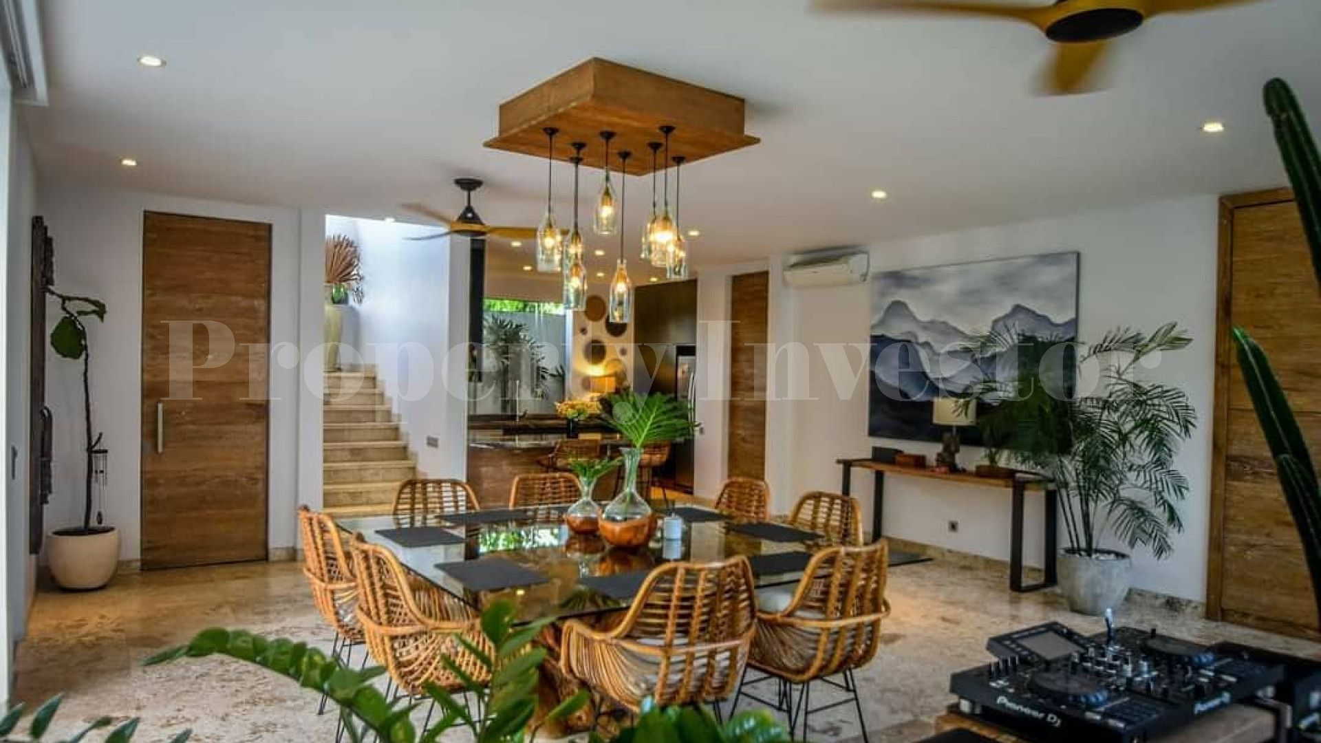 Престижный роскошный дом на 4 спальни на закрытой клубной территории в Чангу-Бабакан, Бали