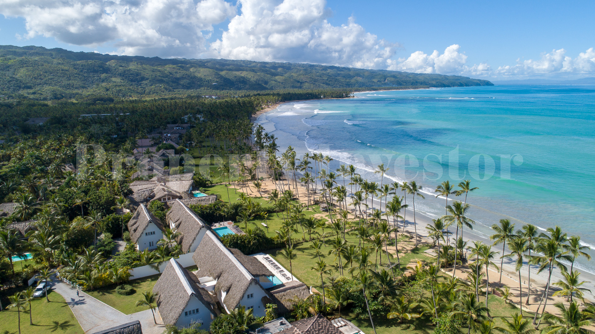 Изумительная вилла с 8 спальнями прямо на берегу Плайя Косон