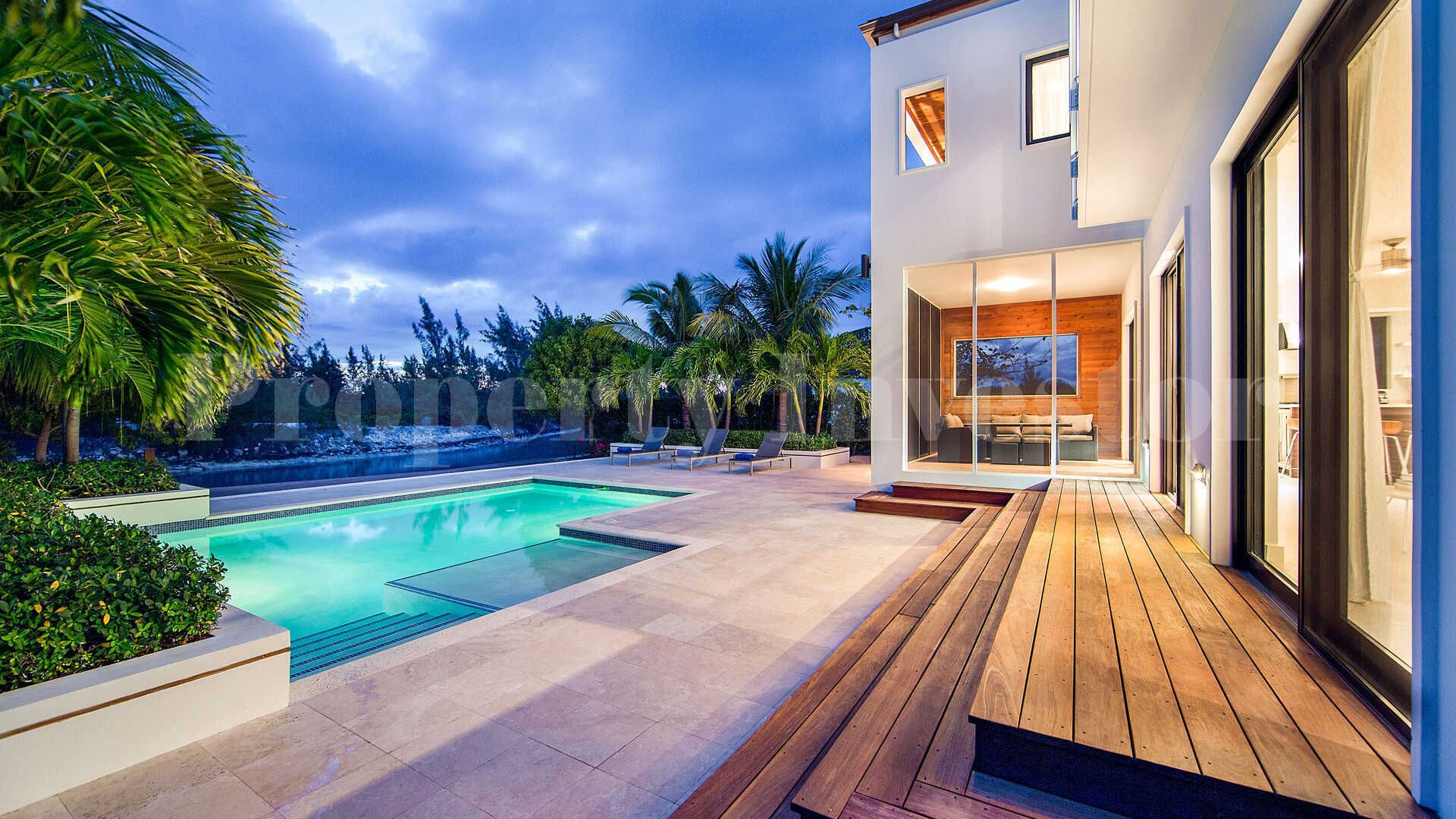 Роскошная вилла с 3 спальнями на берегу канала в Ливарде, Тёркс и Кайкос