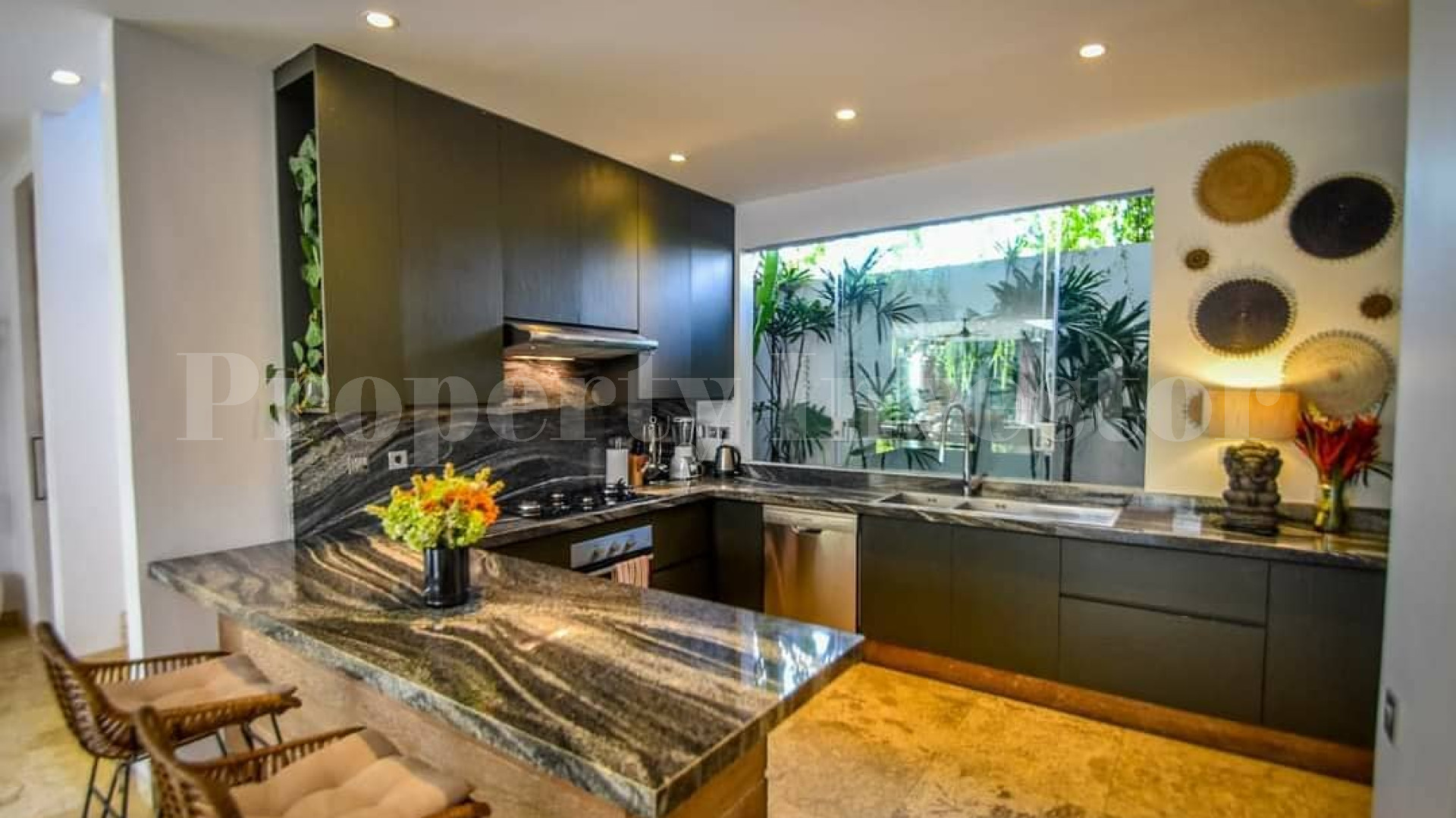 Престижный роскошный дом на 4 спальни на закрытой клубной территории в Чангу-Бабакан, Бали