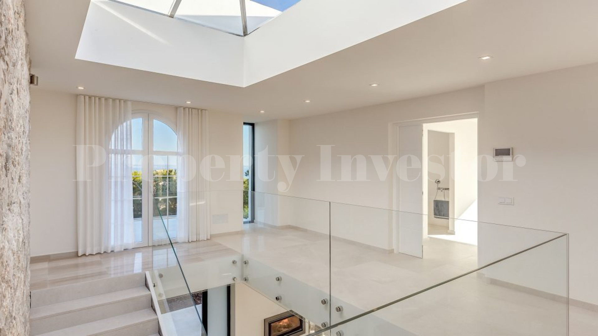 High End 8 Bedroom Luxury Villa in Anchorage Hill