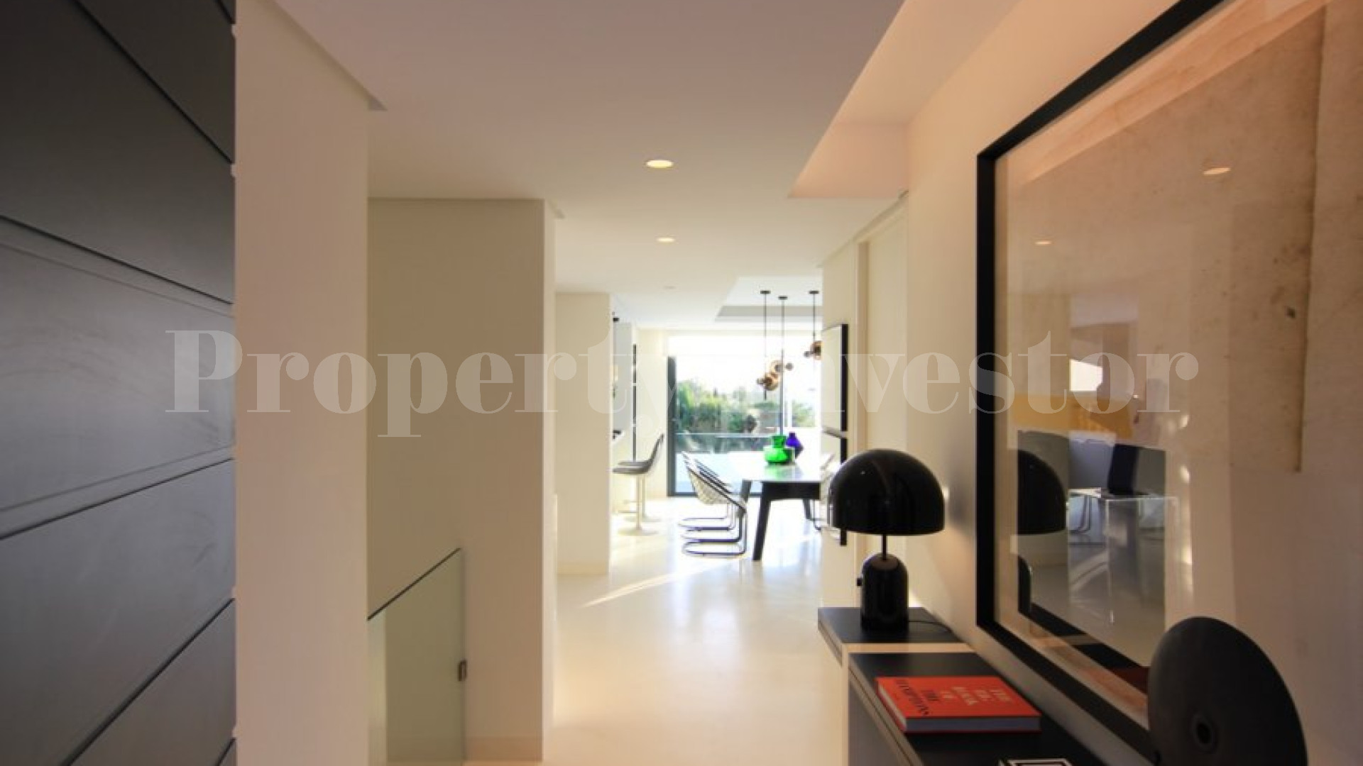 Продаётся красивая дизайнерская вилла с 4 спальнями в Нуэва Андалусия, Марбелья