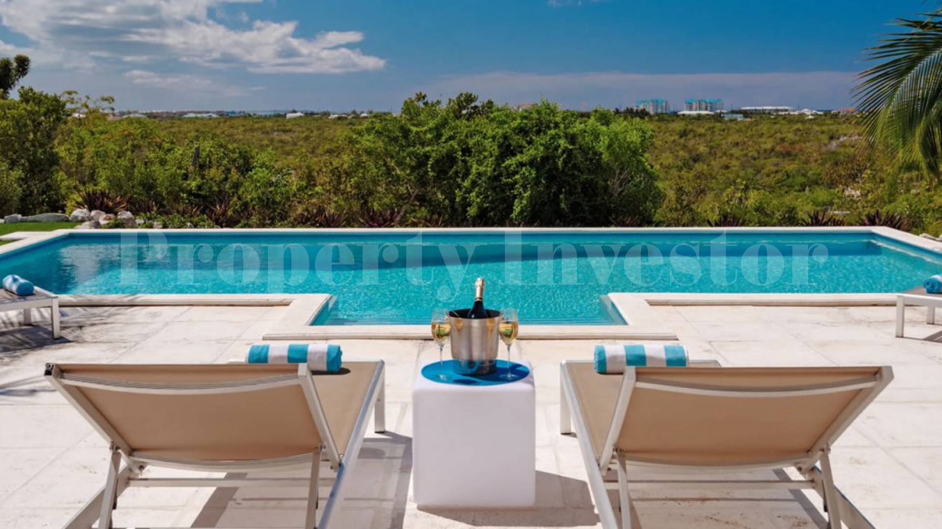 Уникальная вилла с 4 спальнями с видом на океан и панорамным видом на 360 градусов в Тёркс и Кайкос