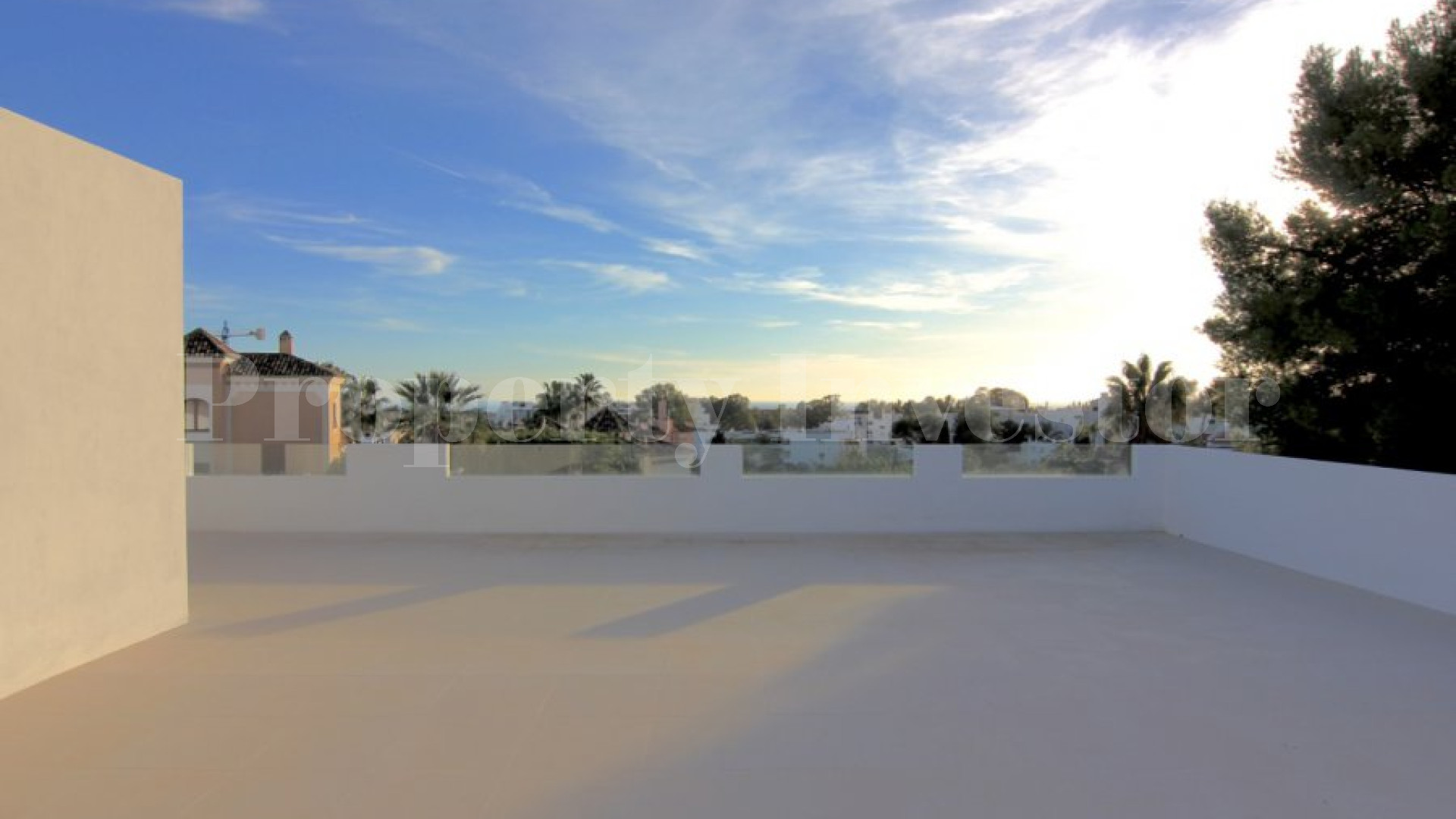 Продаётся красивая дизайнерская вилла с 4 спальнями в Нуэва Андалусия, Марбелья