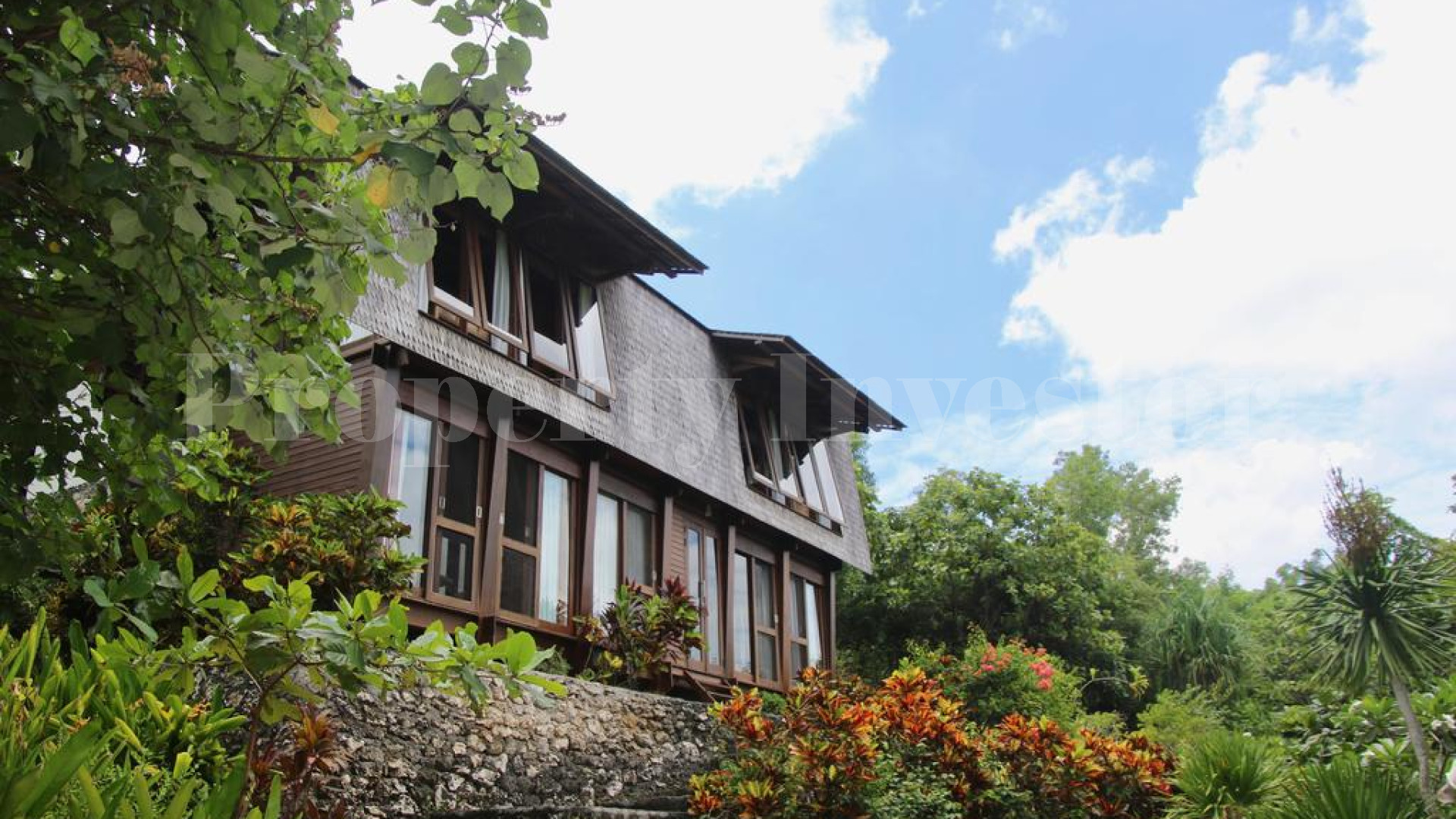 Impressive 4* Star 7 Villa Sustainable Beachfront Eco Resort on Nusa Ceningan, Indonesia