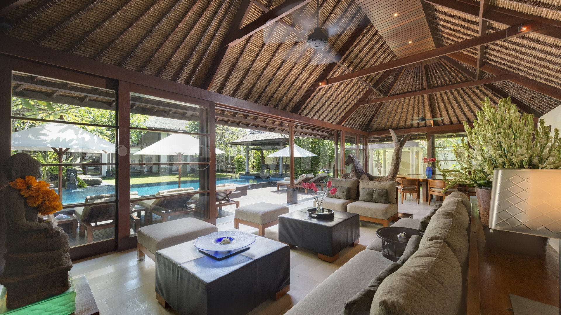 Chic 3 Bedroom Modern Balinese Villa in Prime Location for Sale in Seminyak, Bali
