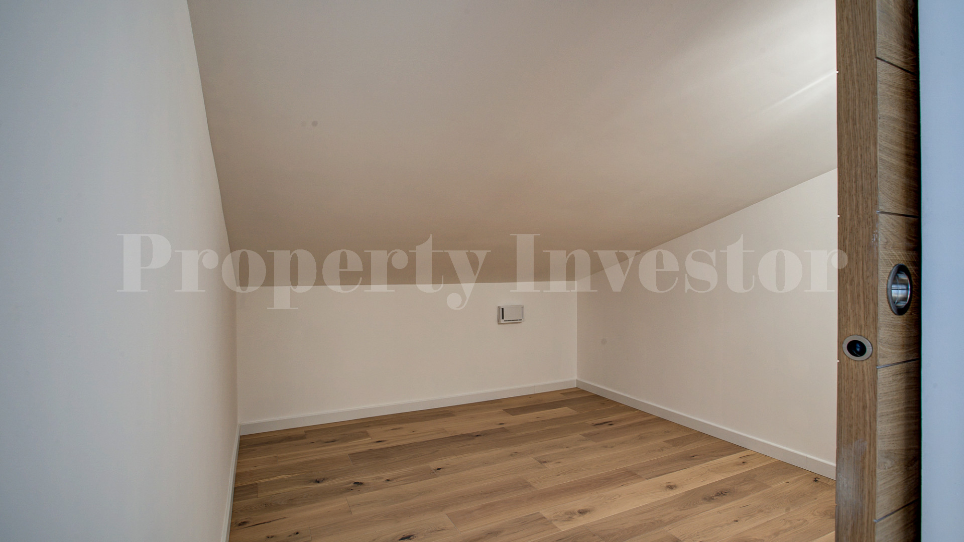 Spacious 4 Bedroom Luxury Mountain & Lake View Penthouse for Sale in Chamonix-Mont-Blanc, France