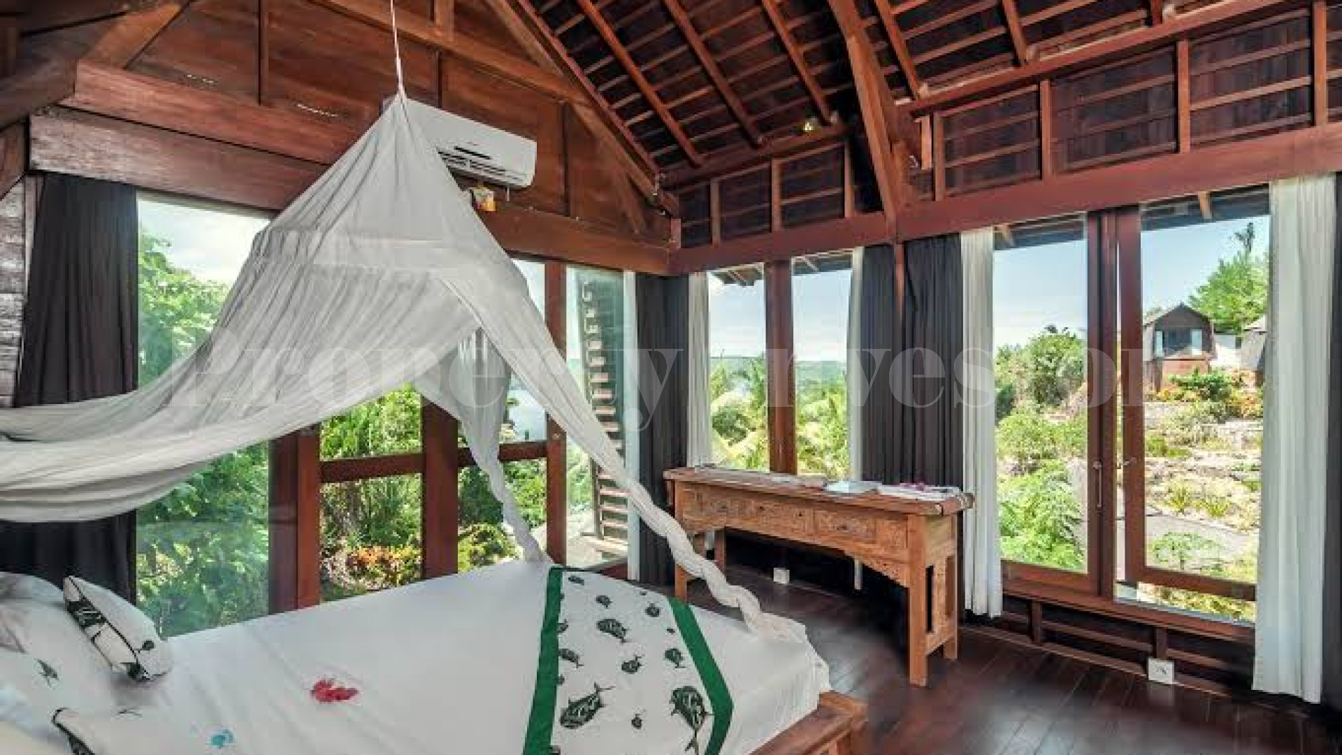 Impressive 4* Star 7 Villa Sustainable Beachfront Eco Resort on Nusa Ceningan, Indonesia