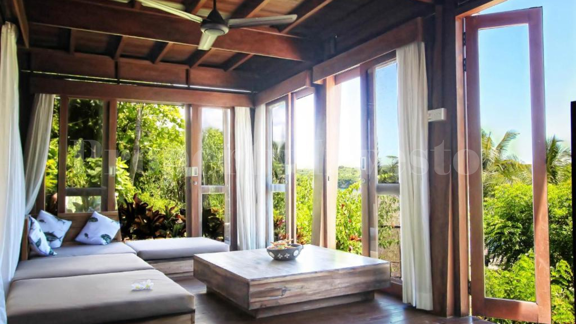 Impressive 4* Star 7 Villa Sustainable Beachfront Eco Resort on Nusa Ceningan, Indonesia