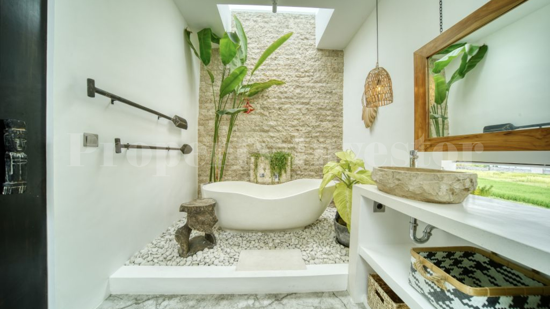 Stylish 2 Bedroom Luxury Beachside Villa for Sale in Canggu Pererenan, Bali