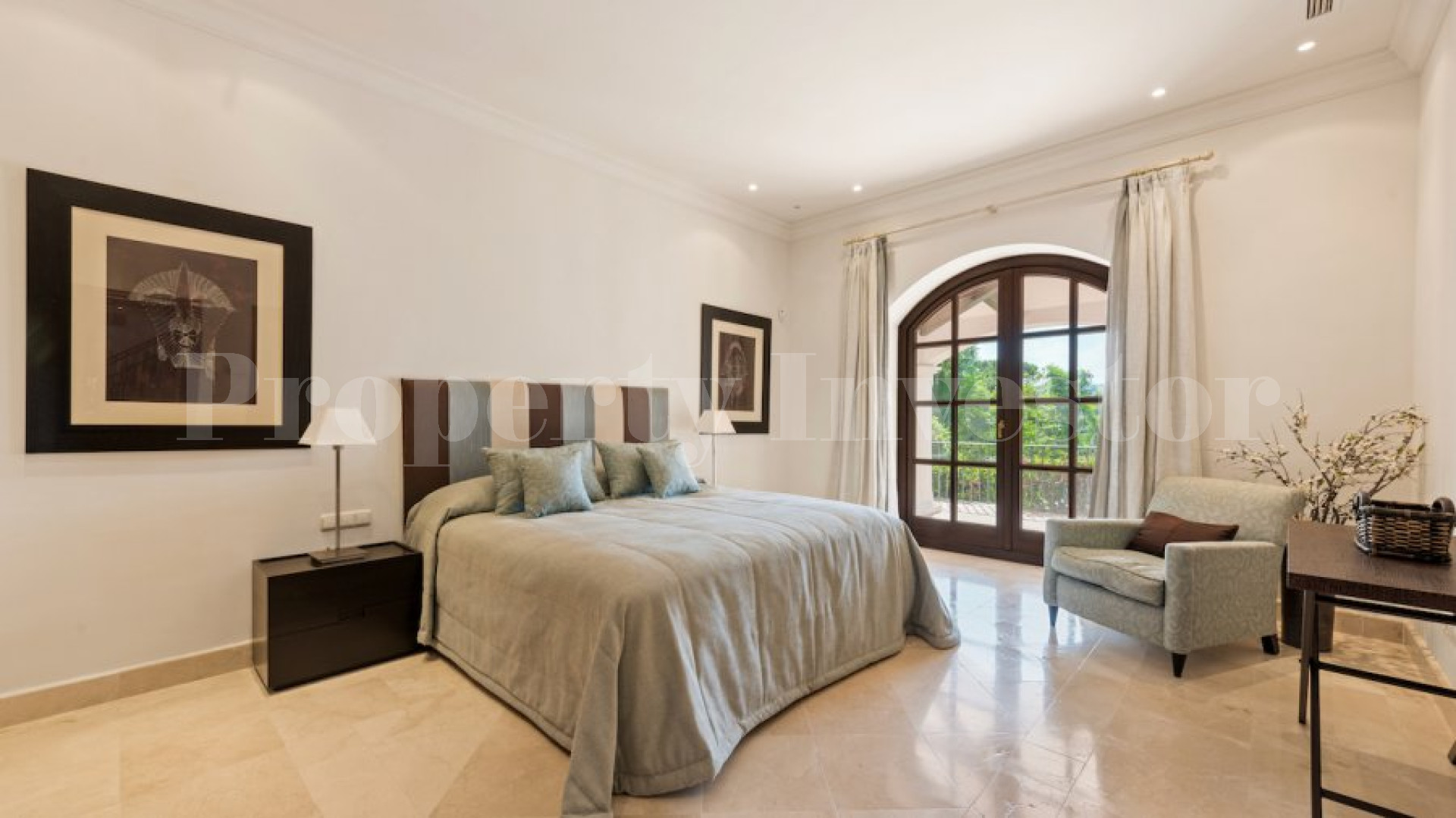 5 Bedroom Luxury Hillside Villa in La Zagaleta