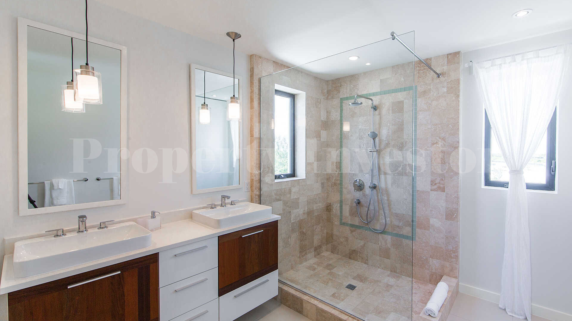 Роскошная вилла с 3 спальнями на берегу канала в Ливарде, Тёркс и Кайкос