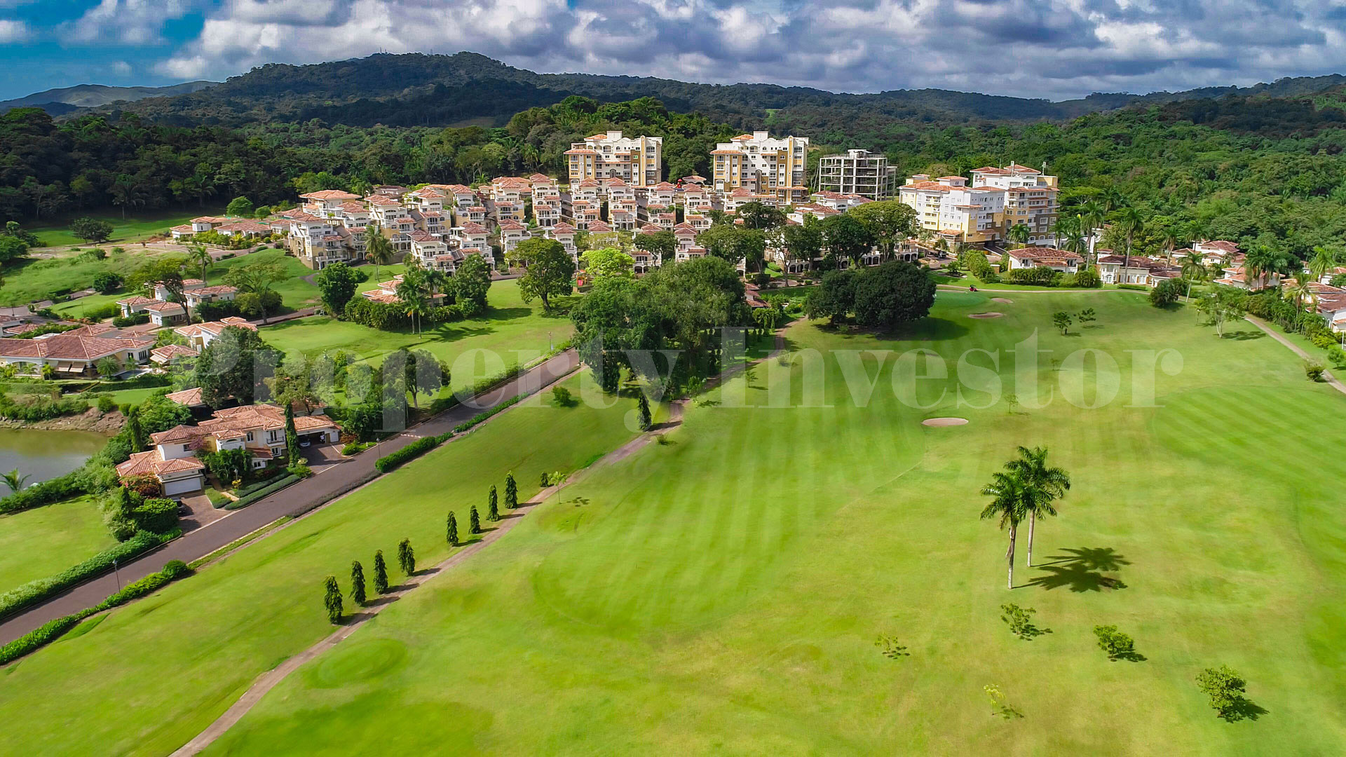 Outstanding 4 Bedroom Luxury Golf Club Residence for Sale in Cocoli, Panama City