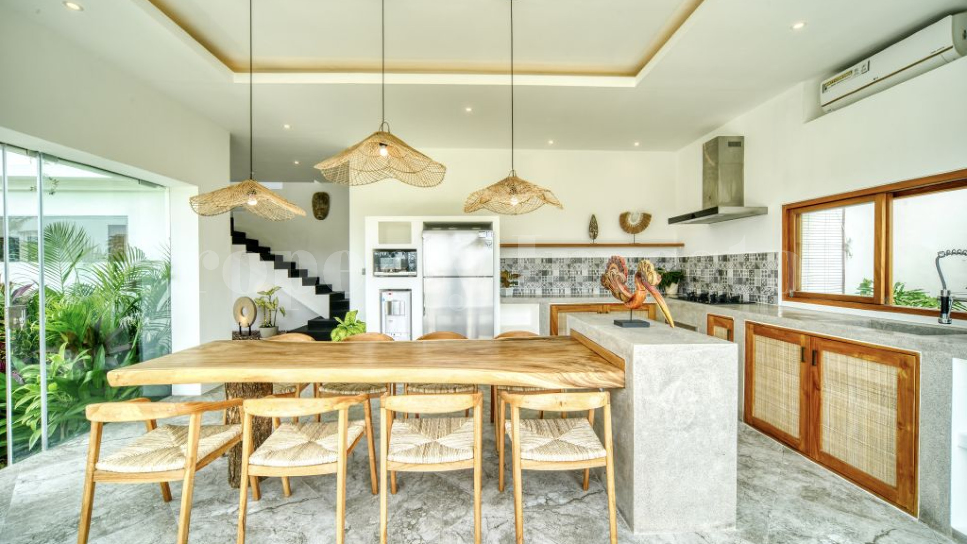 Stylish 2 Bedroom Luxury Beachside Villa for Sale in Canggu Pererenan, Bali