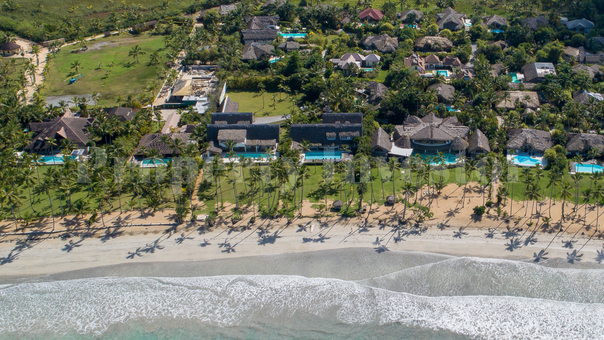 Изумительная вилла с 8 спальнями прямо на берегу Плайя Косон