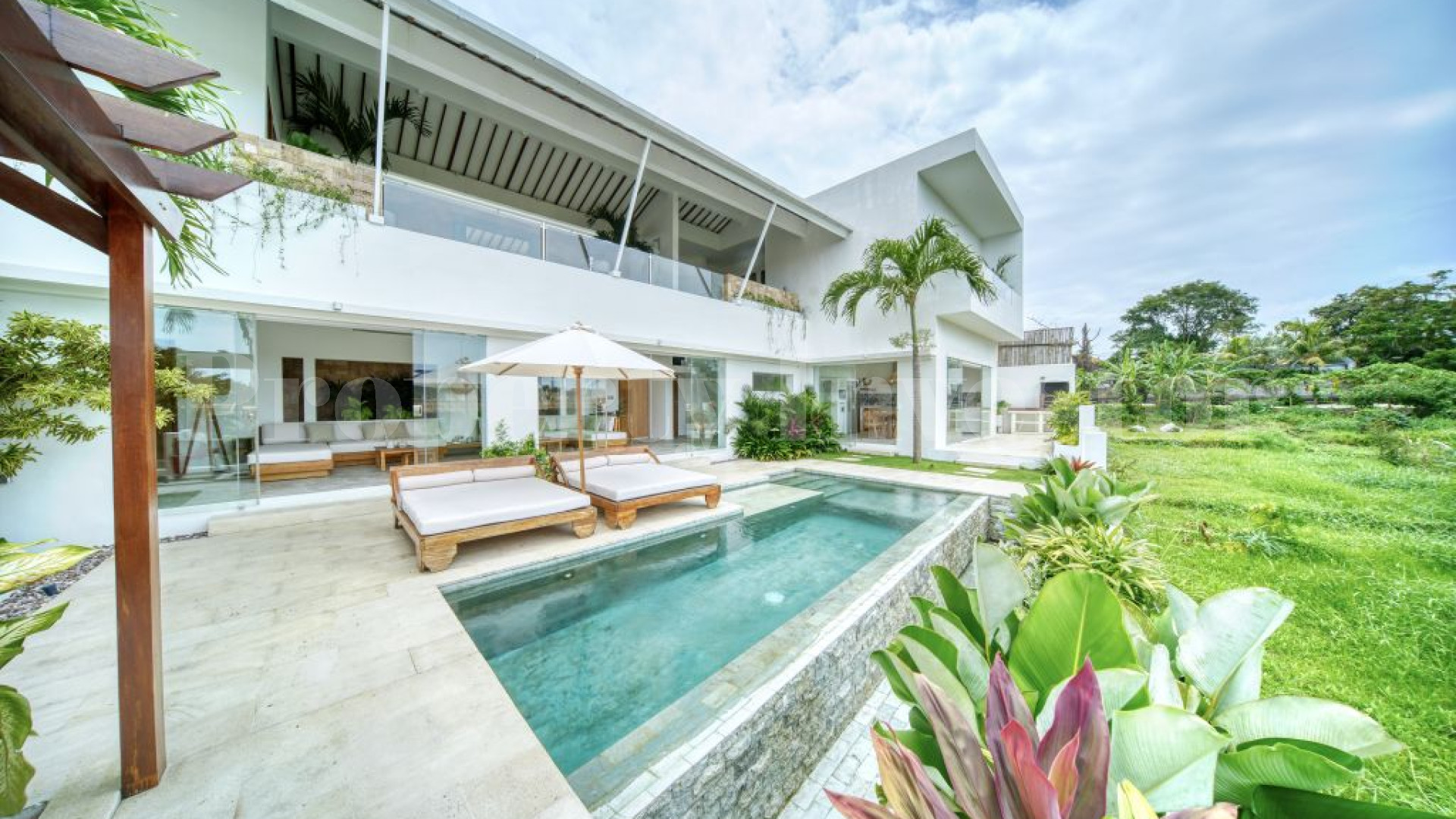 Stylish 2 Bedroom Luxury Beachside Villa for Sale in Canggu Pererenan, Bali