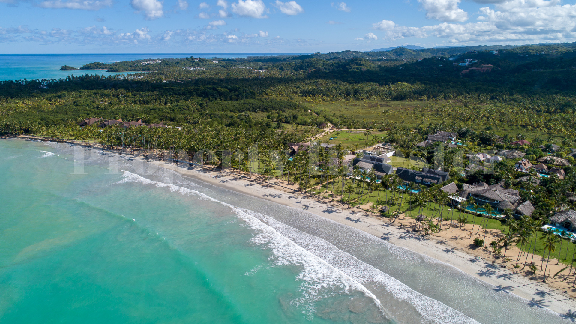 Изумительная вилла с 8 спальнями прямо на берегу Плайя Косон