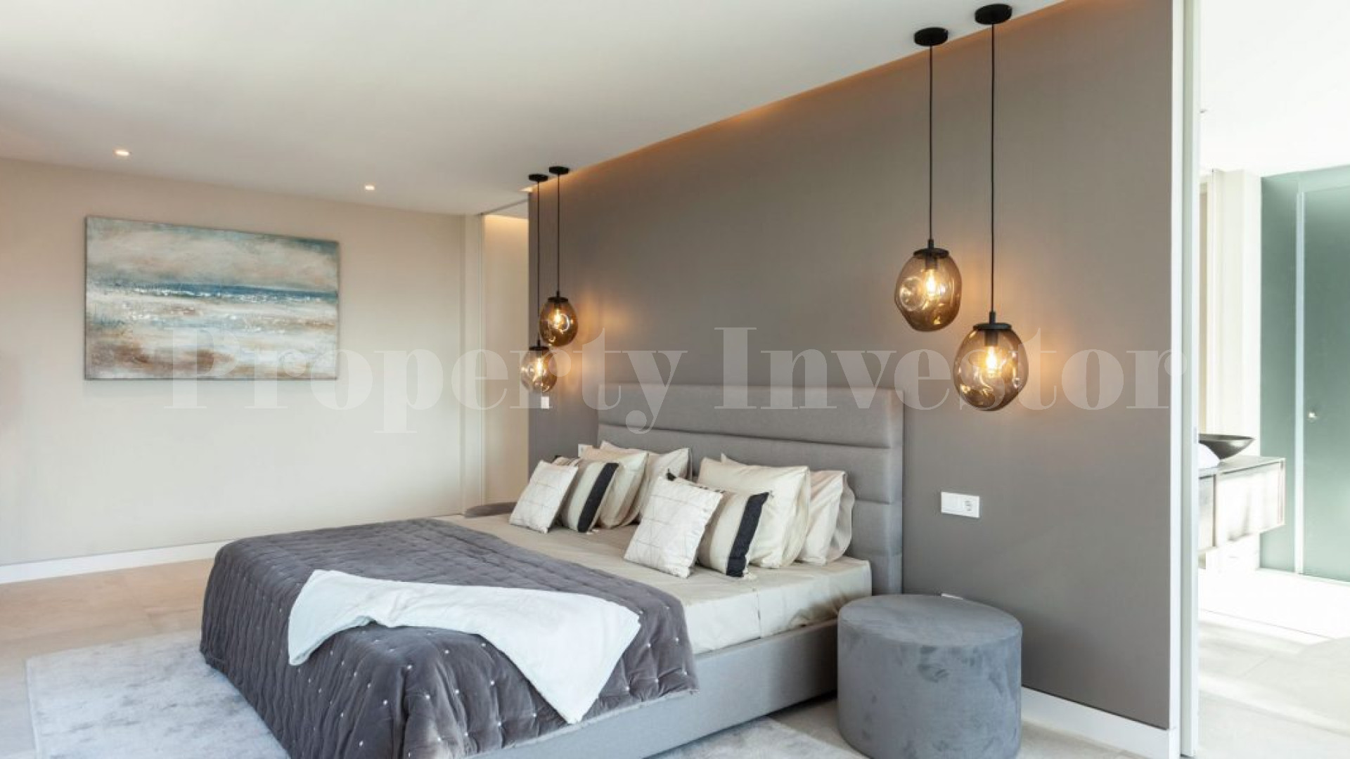 Modern 4 Bedroom Luxury Villa in Popular Residential Area of Santa Ponsa