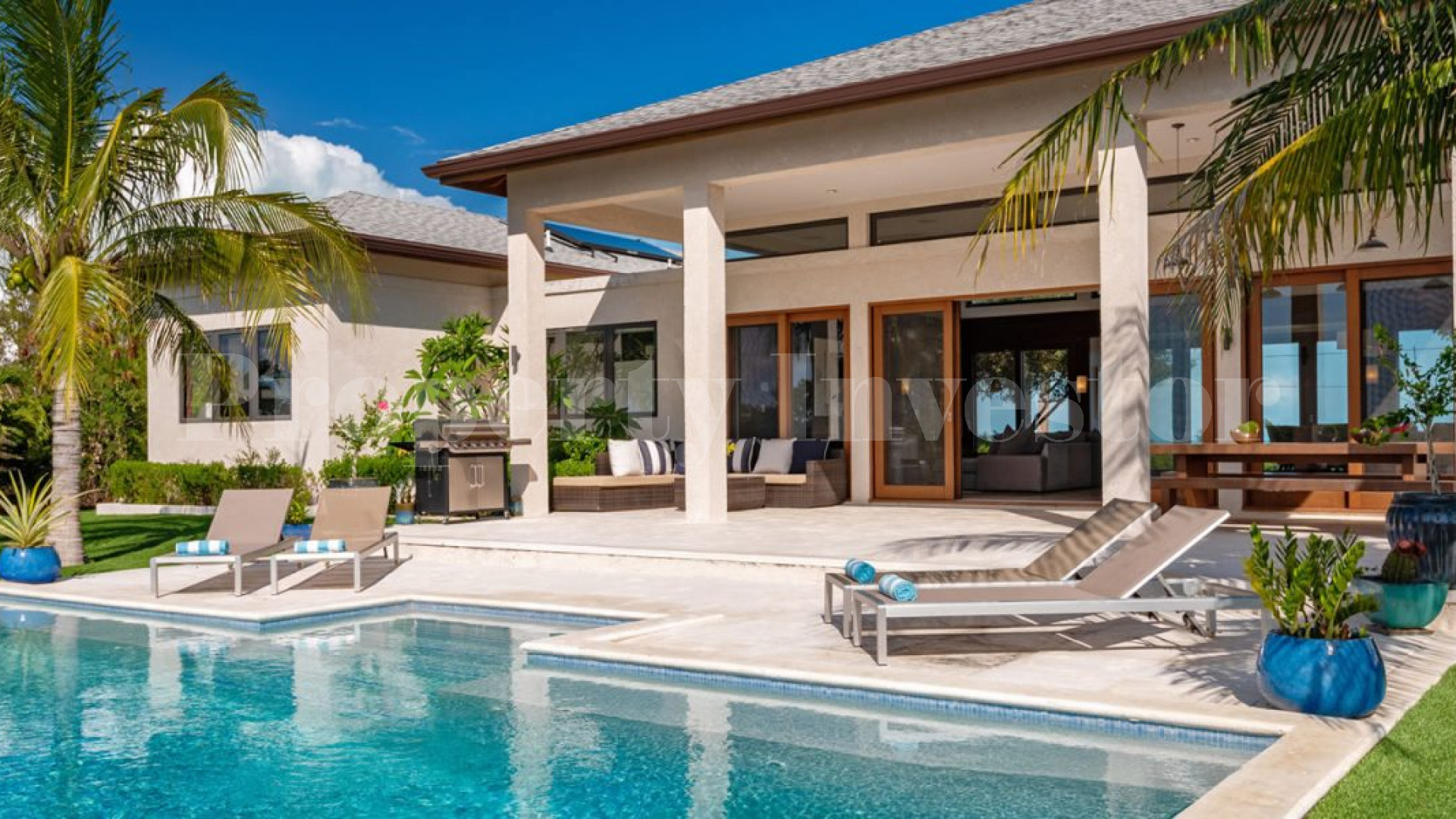 Уникальная вилла с 4 спальнями с видом на океан и панорамным видом на 360 градусов в Тёркс и Кайкос