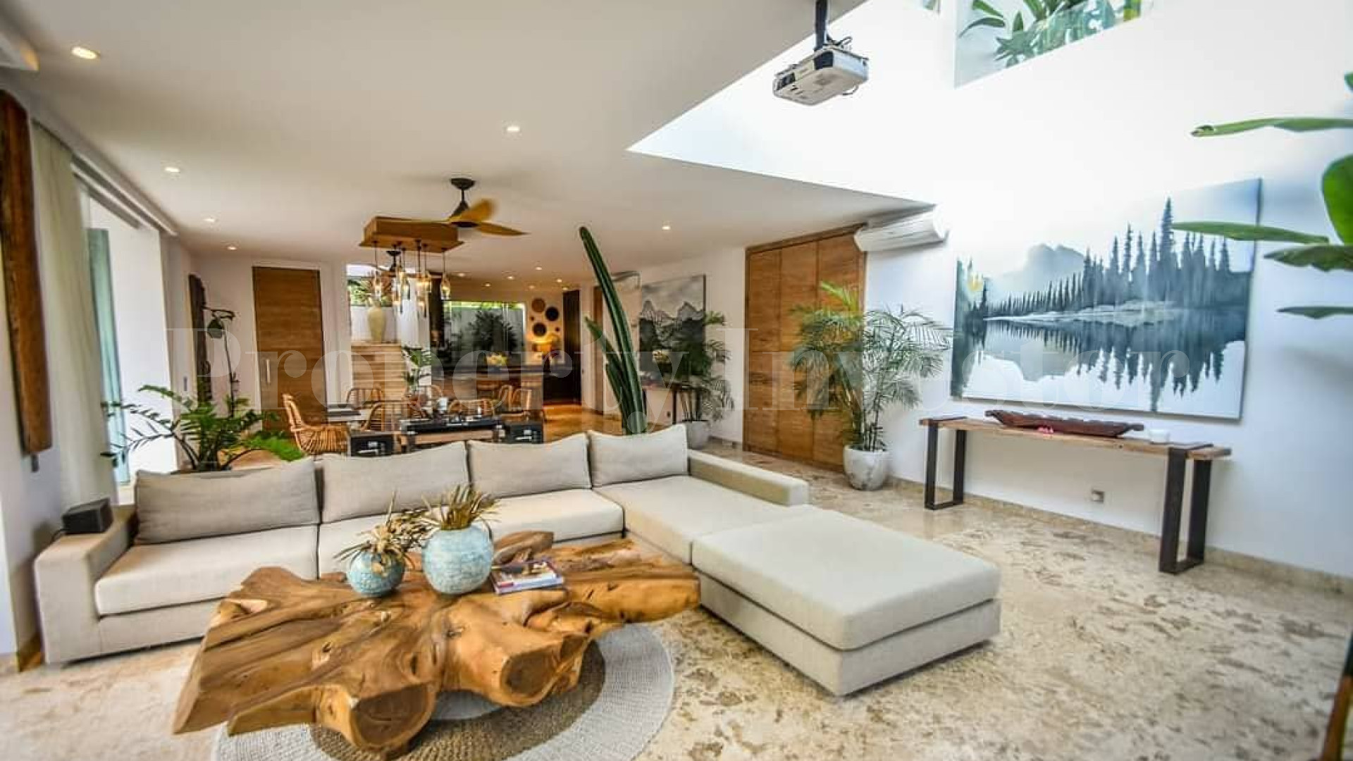 Престижный роскошный дом на 4 спальни на закрытой клубной территории в Чангу-Бабакан, Бали