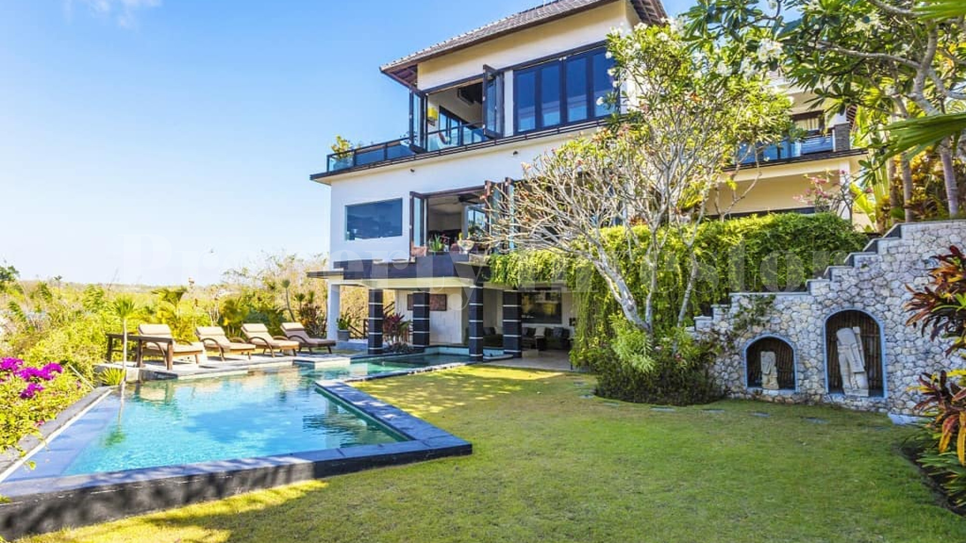 Stunning 4 Bedroom Modern Villa with Panoramic Ocean Views for Sale in Uluwatu, Bali