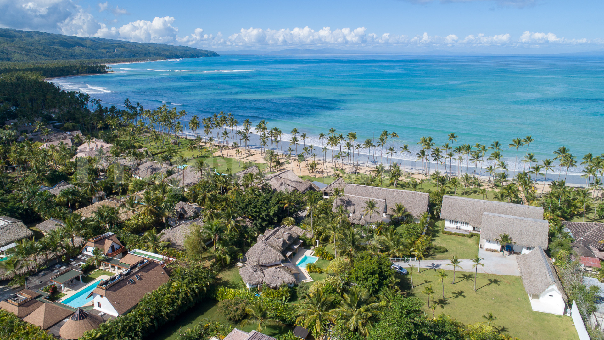 Изумительная вилла с 8 спальнями прямо на берегу Плайя Косон