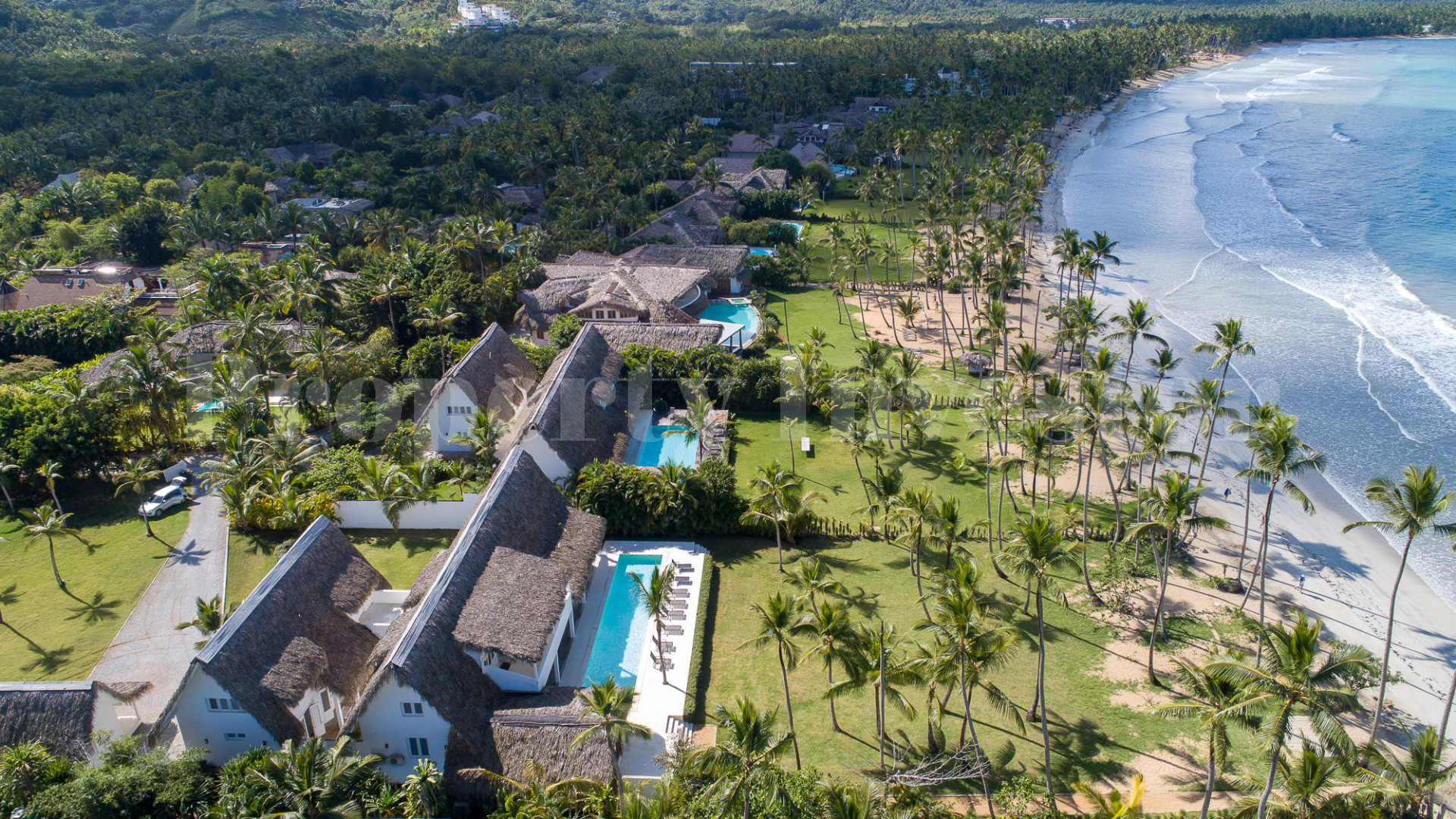 Изумительная вилла с 8 спальнями прямо на берегу Плайя Косон