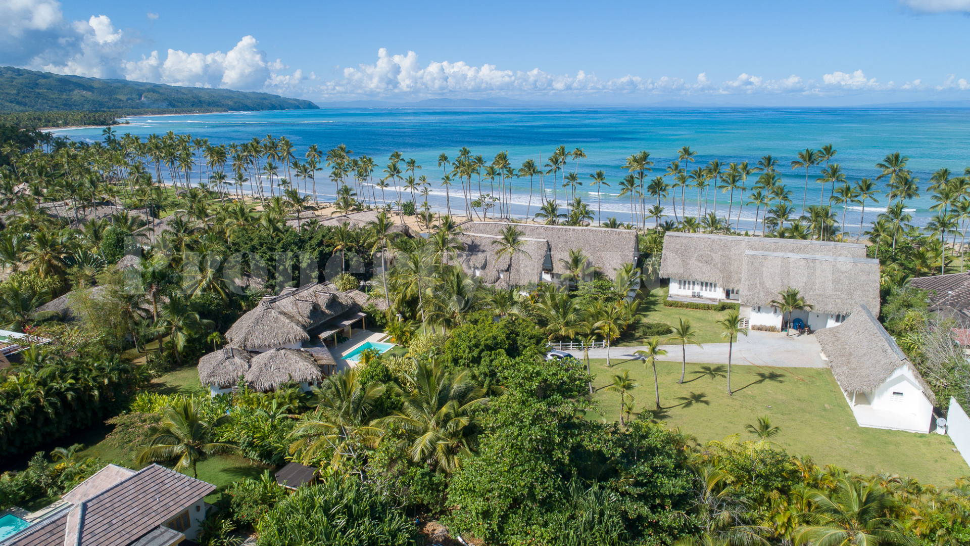 Изумительная вилла с 8 спальнями прямо на берегу Плайя Косон