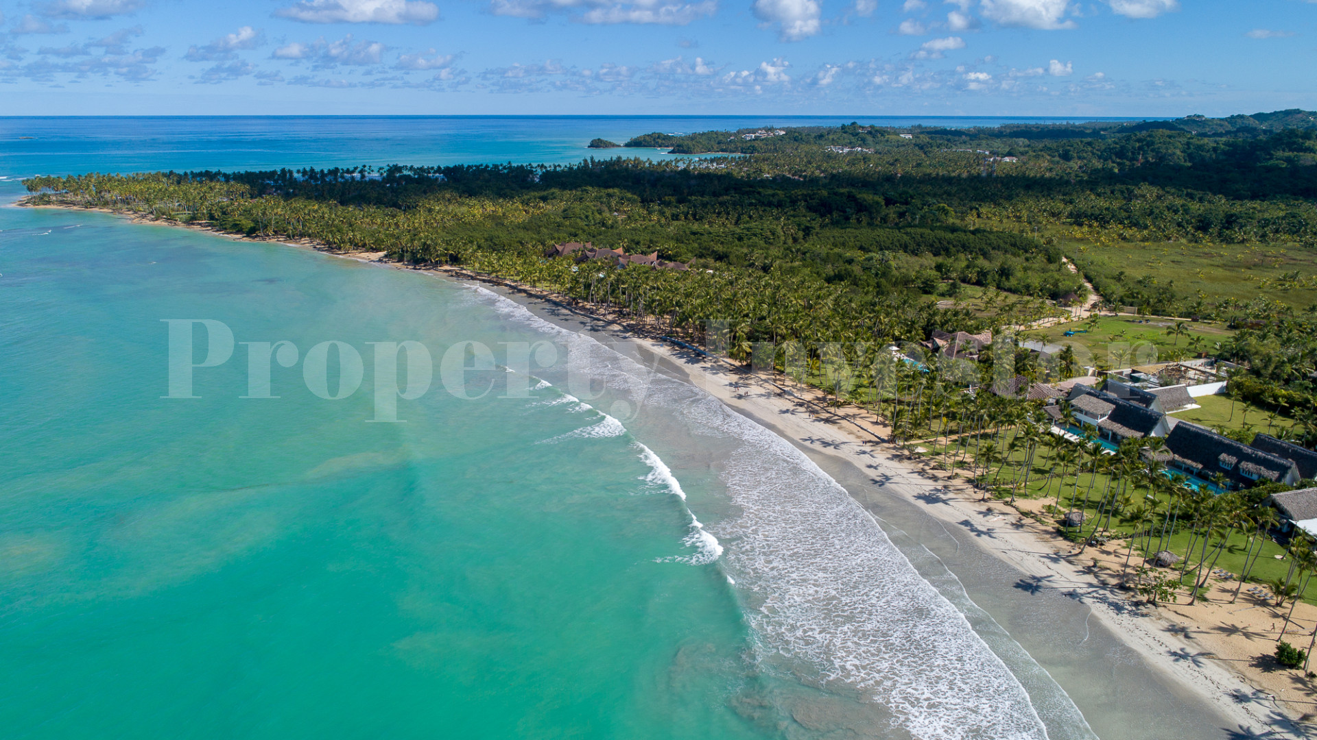 Изумительная вилла с 8 спальнями прямо на берегу Плайя Косон