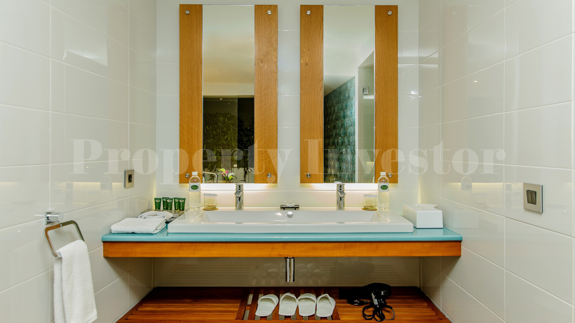 Magnificent 4 Bedroom Luxury Oceanview Villa in Private Gated Golf Community Near Dreamland Beach, Uluwatu, Bali