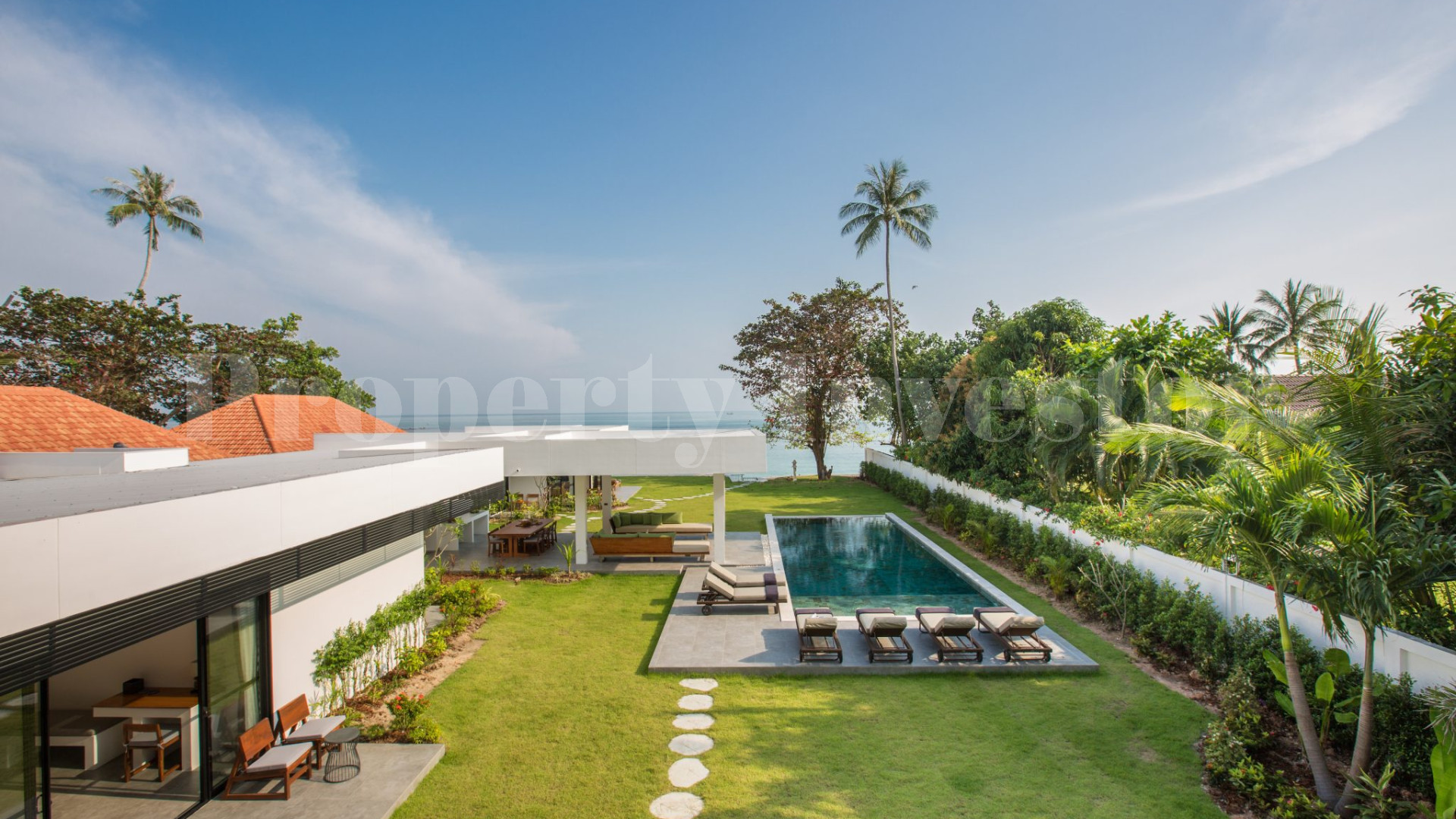 Продаётся идеальная современная вилла с 7 спальнями на пляже в Самуи