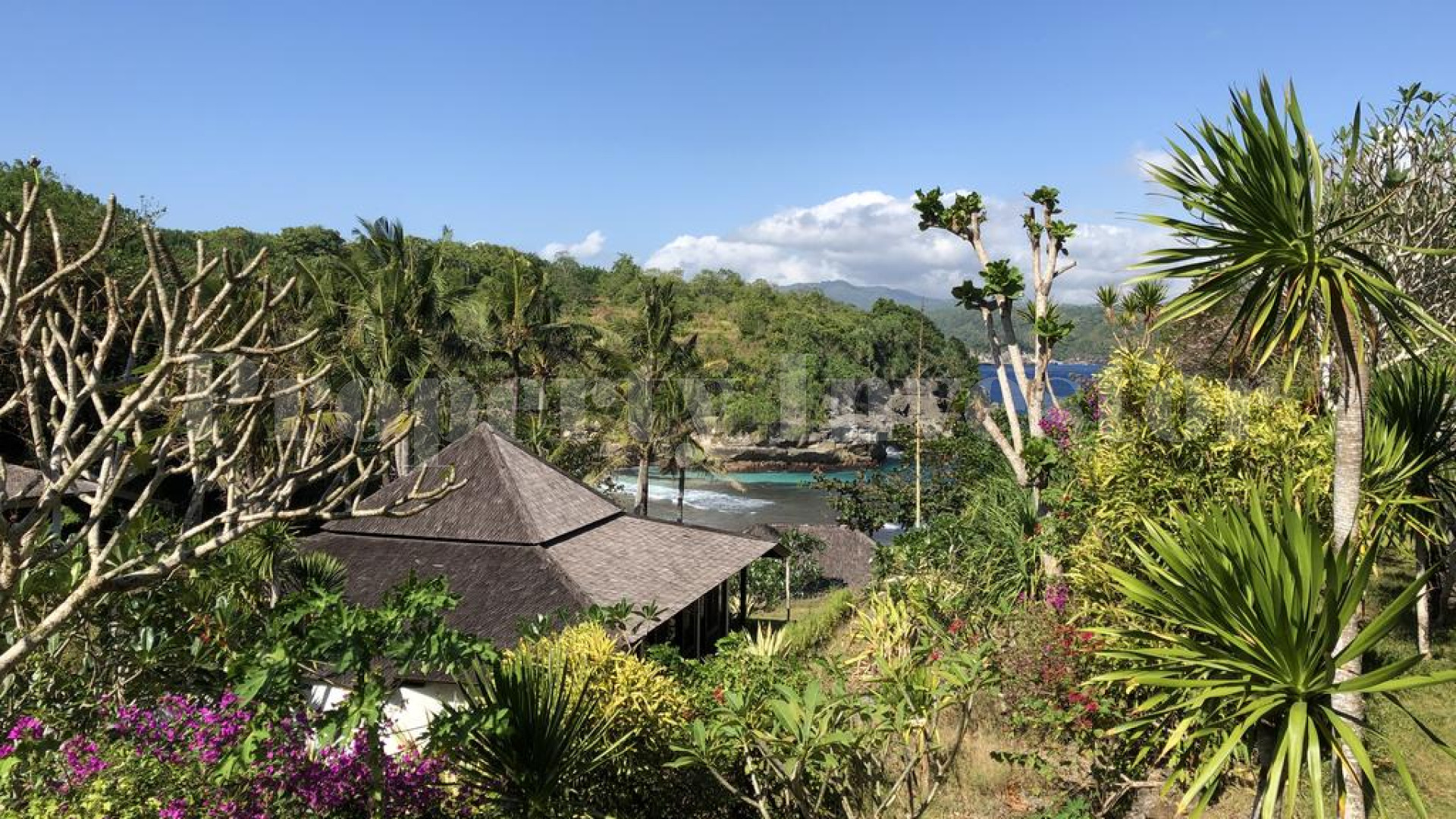 Impressive 4* Star 7 Villa Sustainable Beachfront Eco Resort on Nusa Ceningan, Indonesia