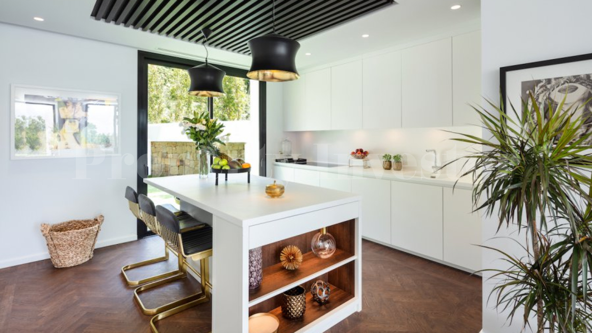 Красивая дизайнерская вилла с 5 спальнями в Нуэва Андалусия