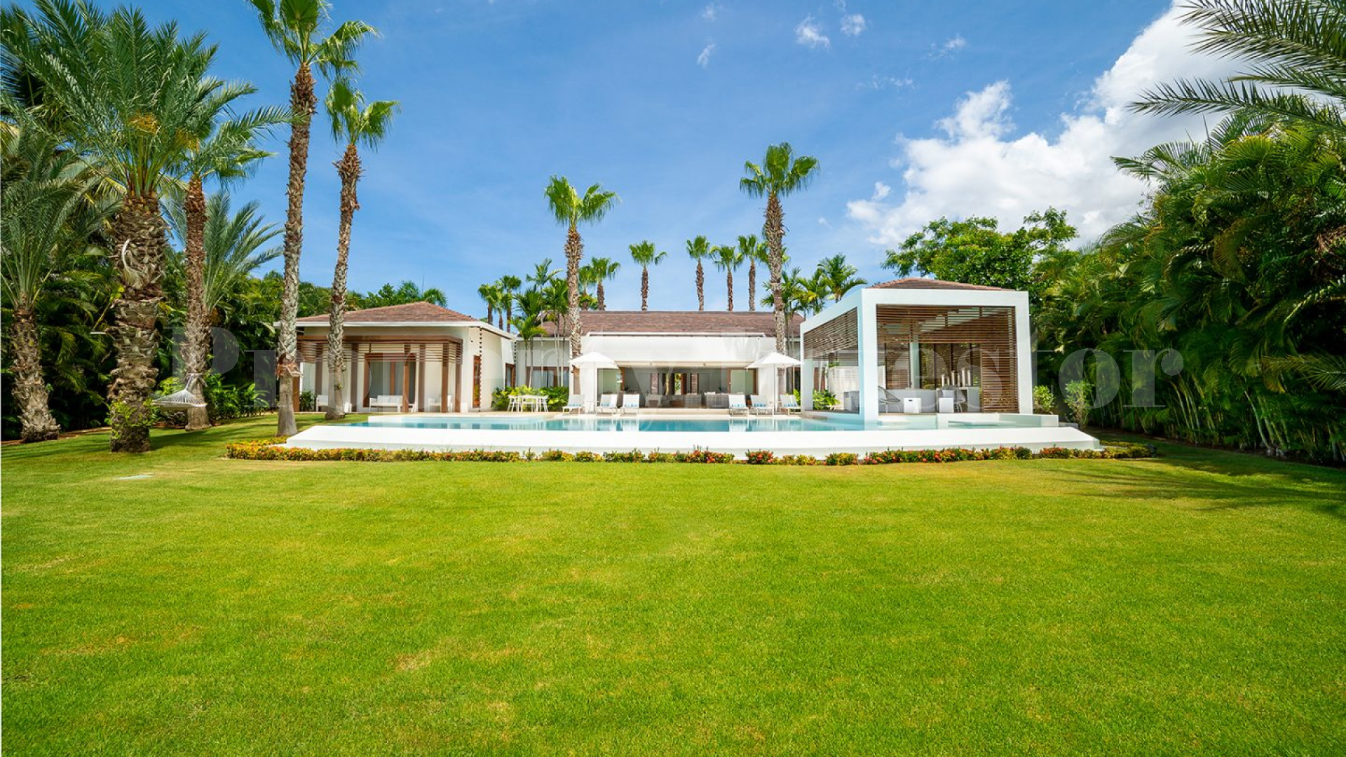 Modern 4 Bedroom Luxury Golf Villa for Sale in La Romana, Dominican Republic